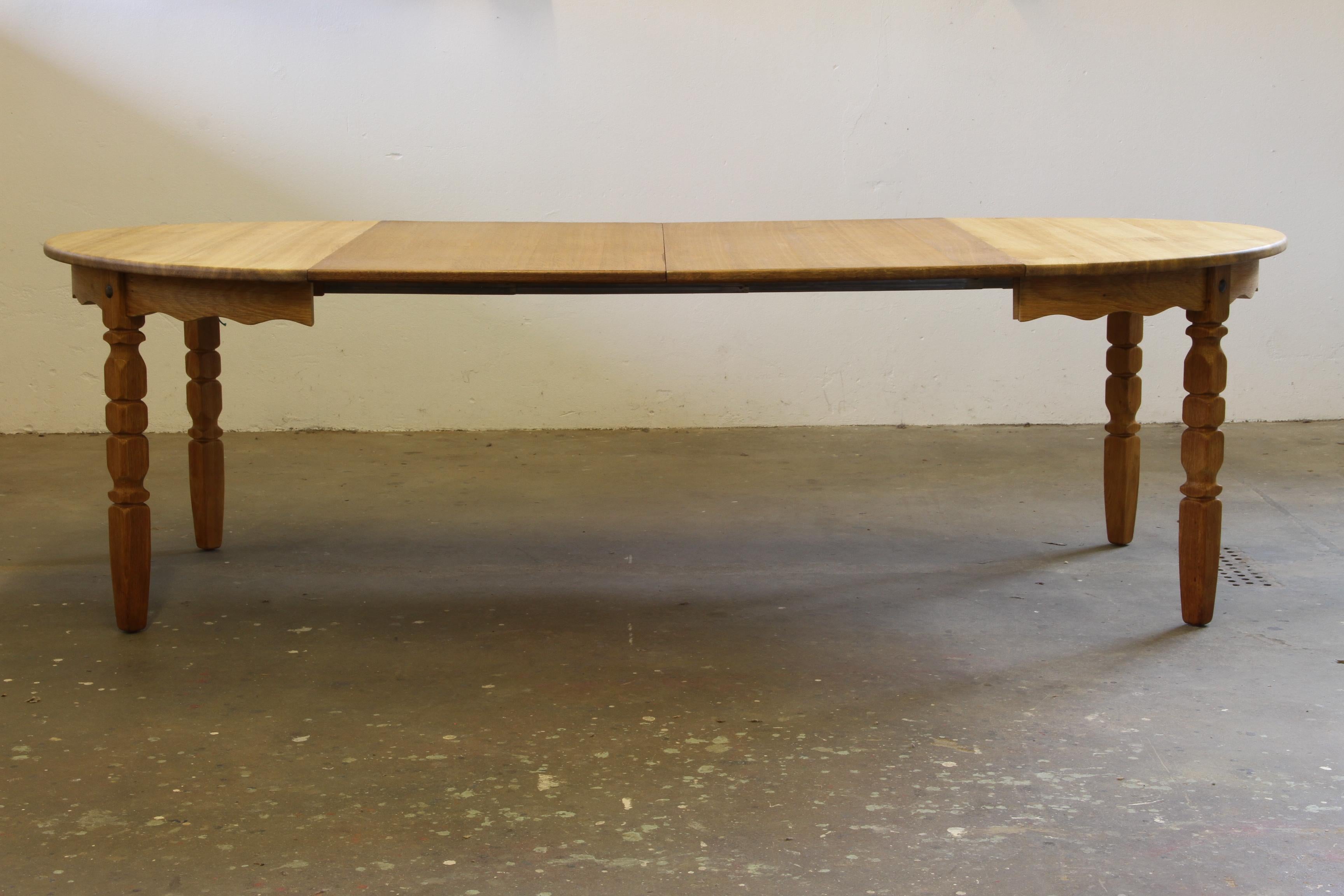 1960s Danish Round Extendable Dining Table in Oak style of Henning Kjærnulf For Sale 10