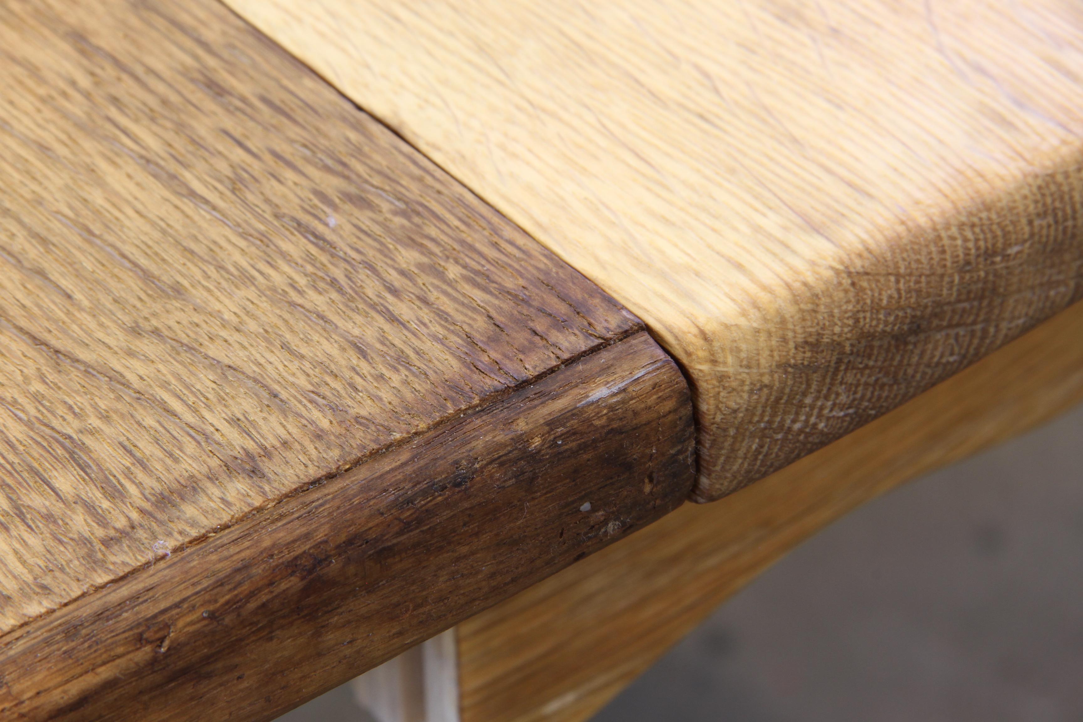 1960s Danish Round Extendable Dining Table in Oak style of Henning Kjærnulf For Sale 13