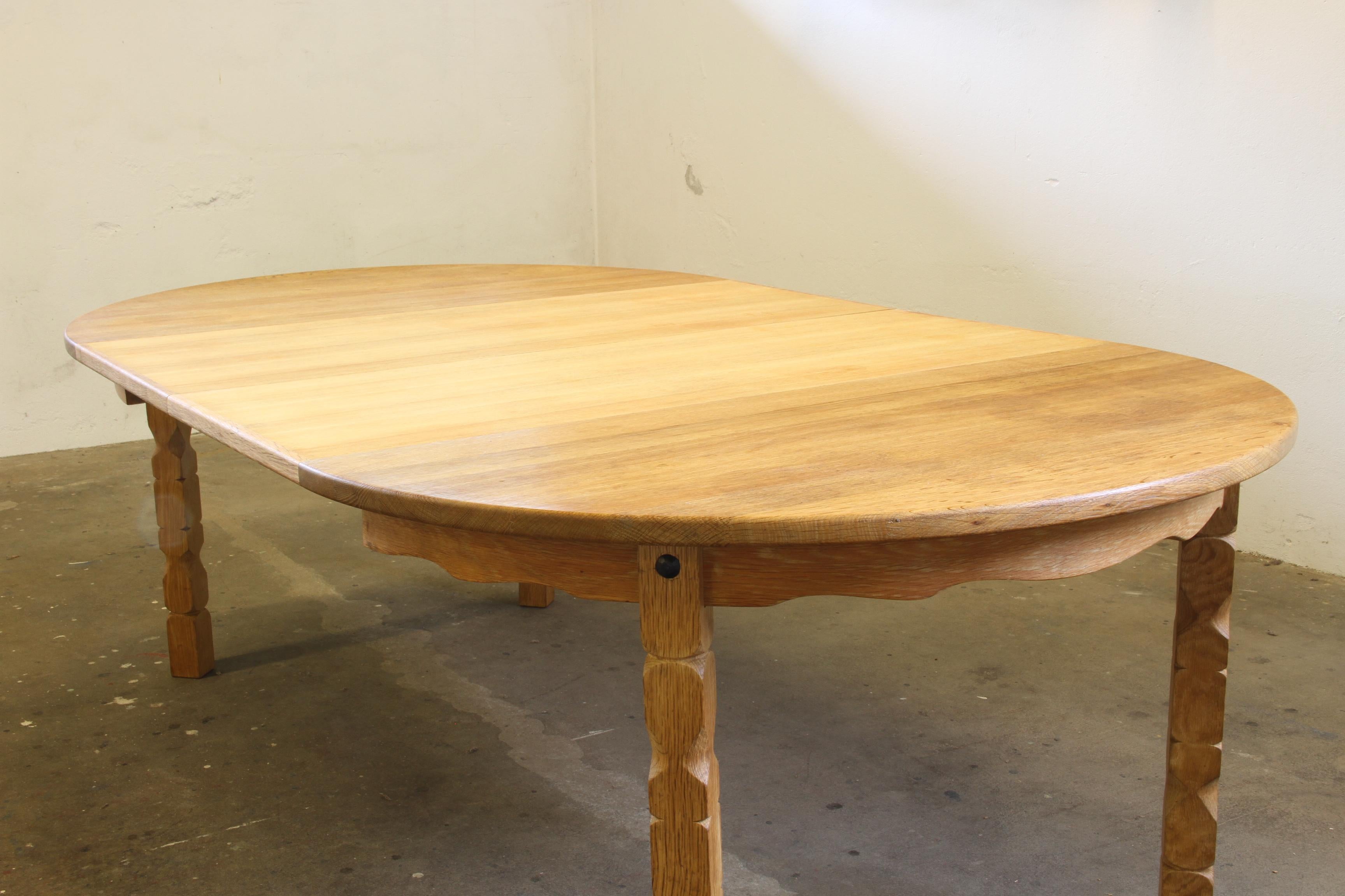 1960s Danish Round Extendable Dining Table in Oak style of Henning Kjærnulf For Sale 7