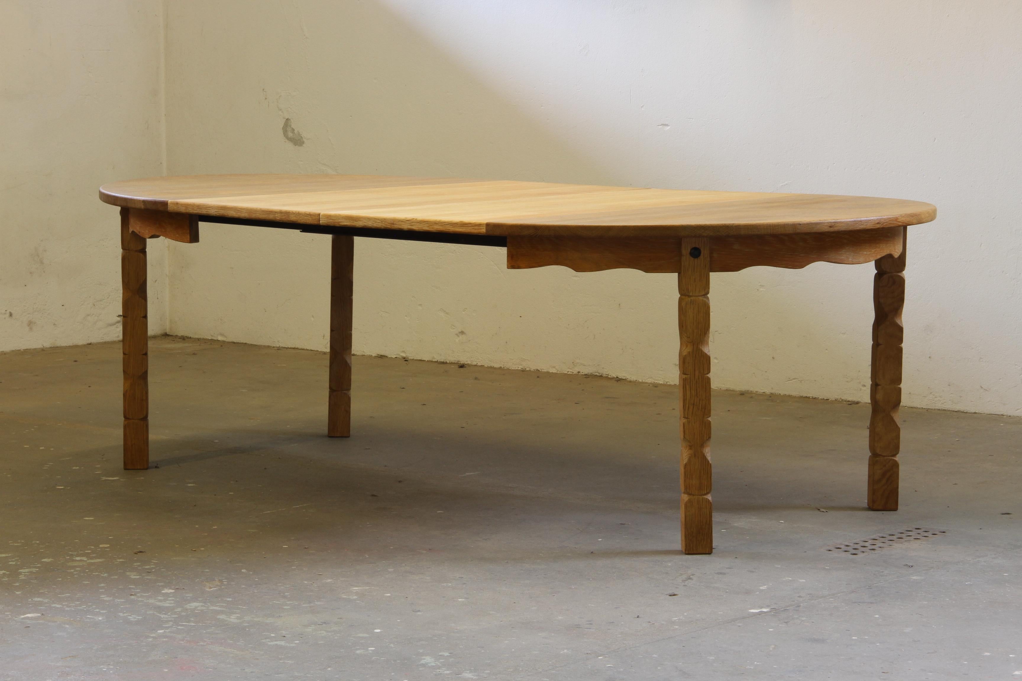 1960s Danish Round Extendable Dining Table in Oak style of Henning Kjærnulf For Sale 5