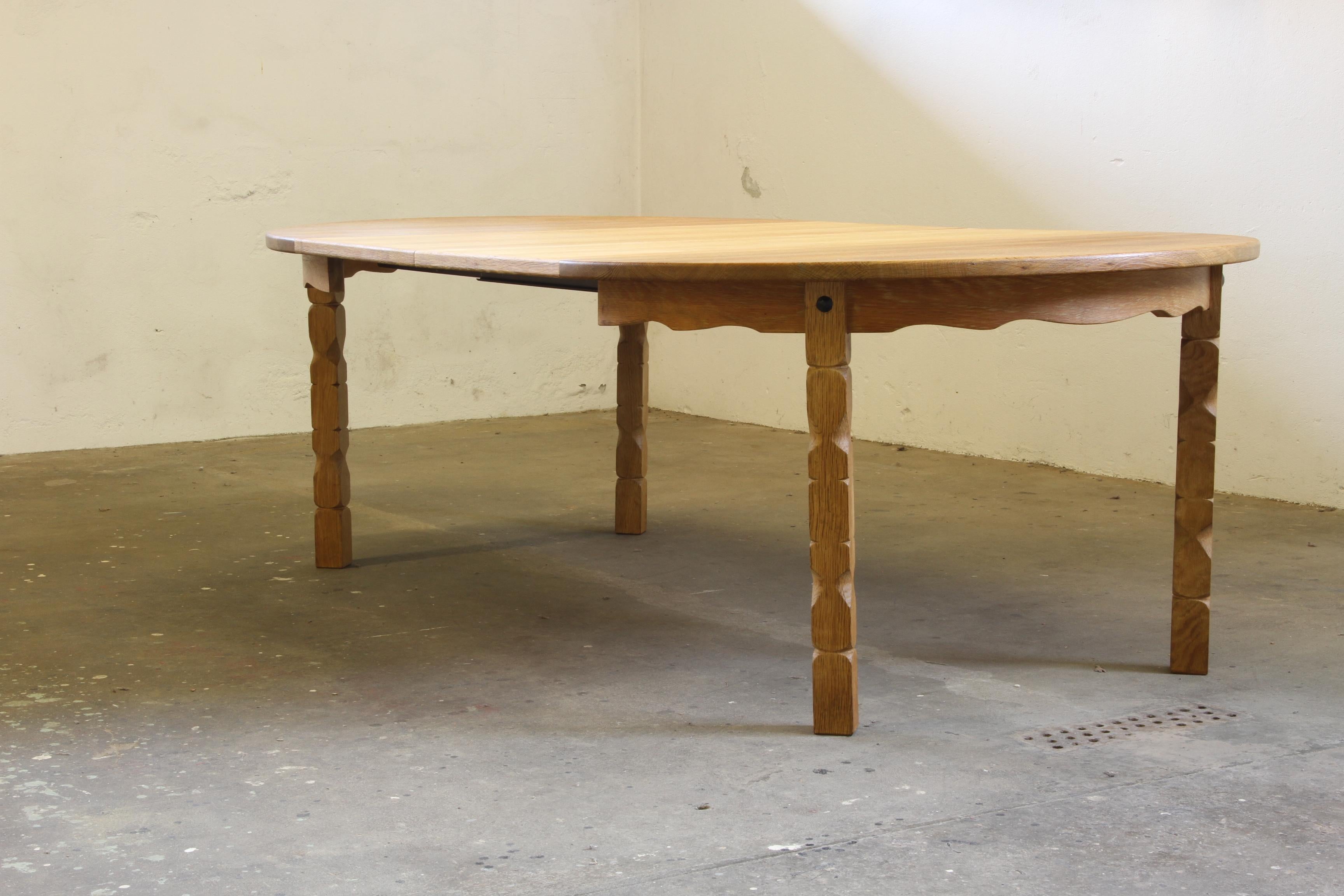 1960s Danish Round Extendable Dining Table in Oak style of Henning Kjærnulf For Sale 6