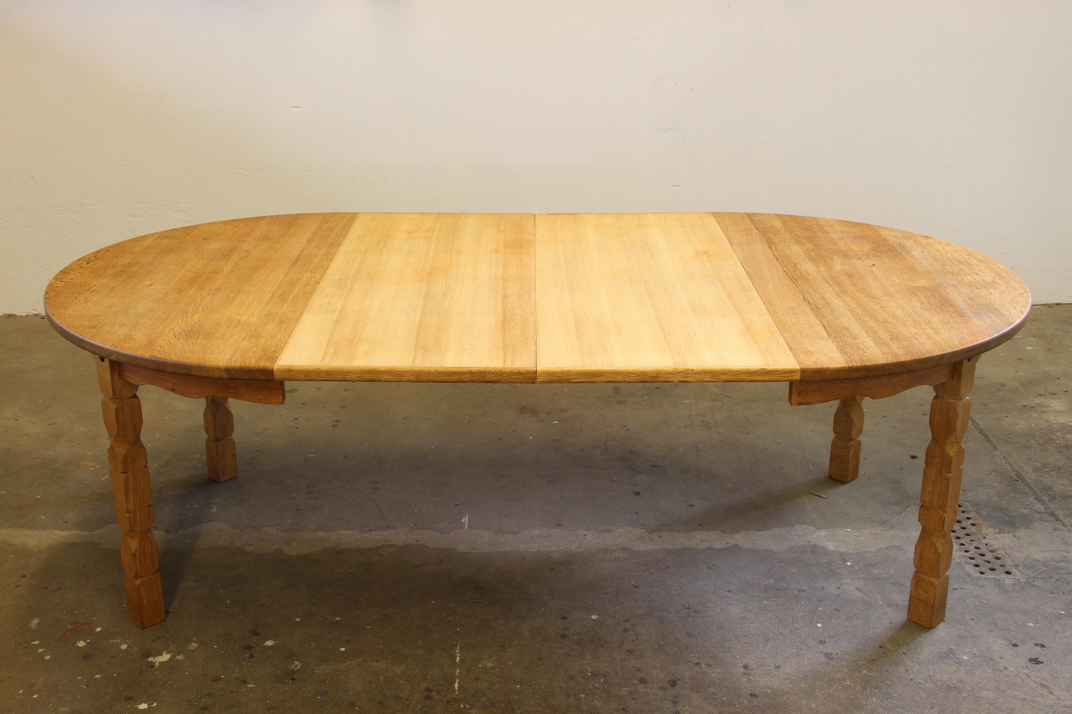 1960s Danish Round Extendable Dining Table in Oak style of Henning Kjærnulf For Sale 10