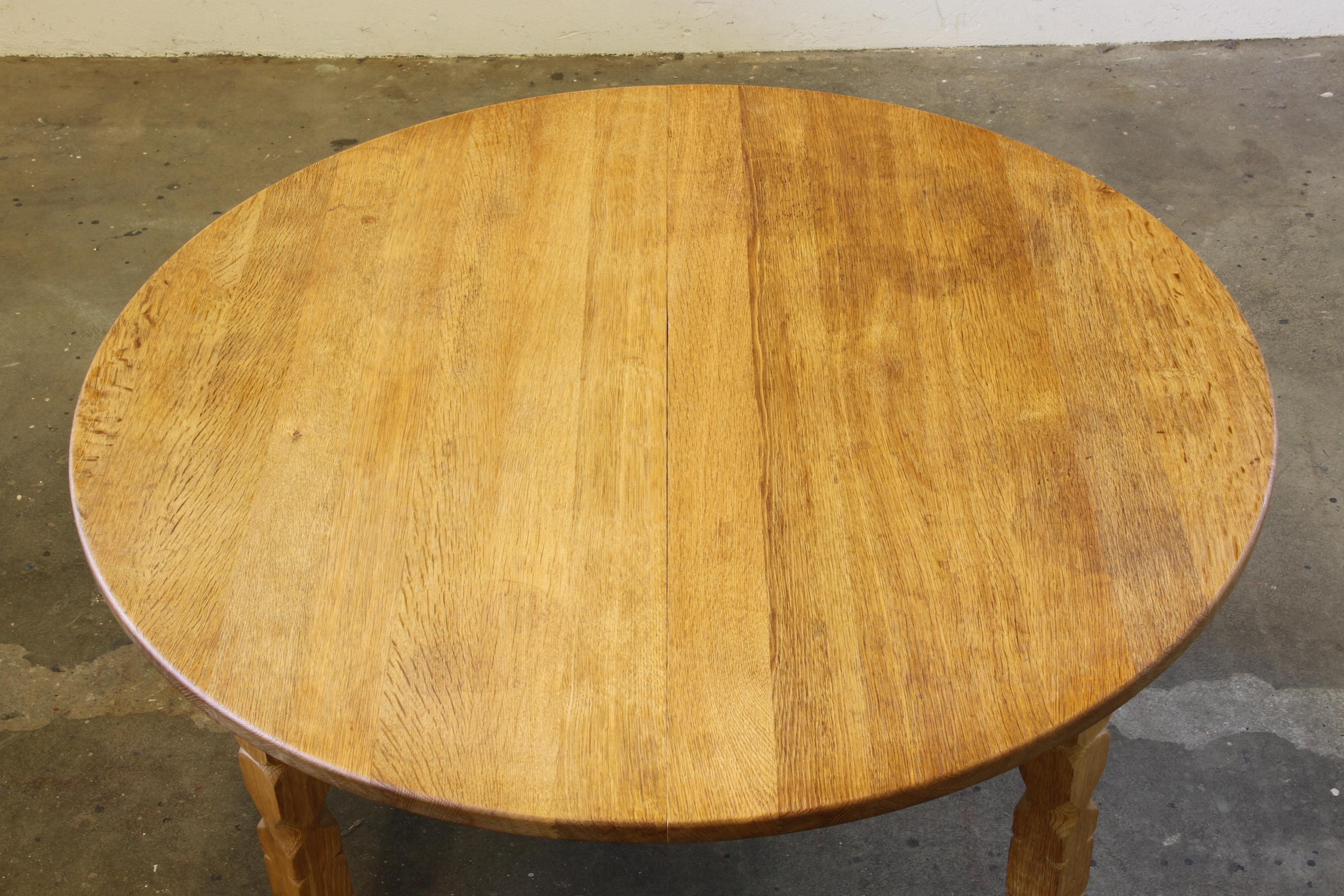 1960s Danish Round Extendable Dining Table in Oak style of Henning Kjærnulf For Sale 14