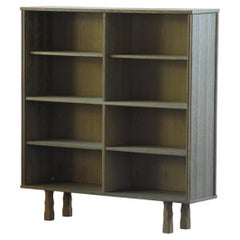 Libreria danese vintage in rovere degli anni ’60, pezzo unico con gambe scultoree
