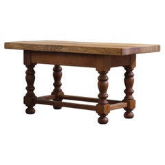 Mesa de centro danesa de estilo barroco de principios del siglo XX, de roble macizo