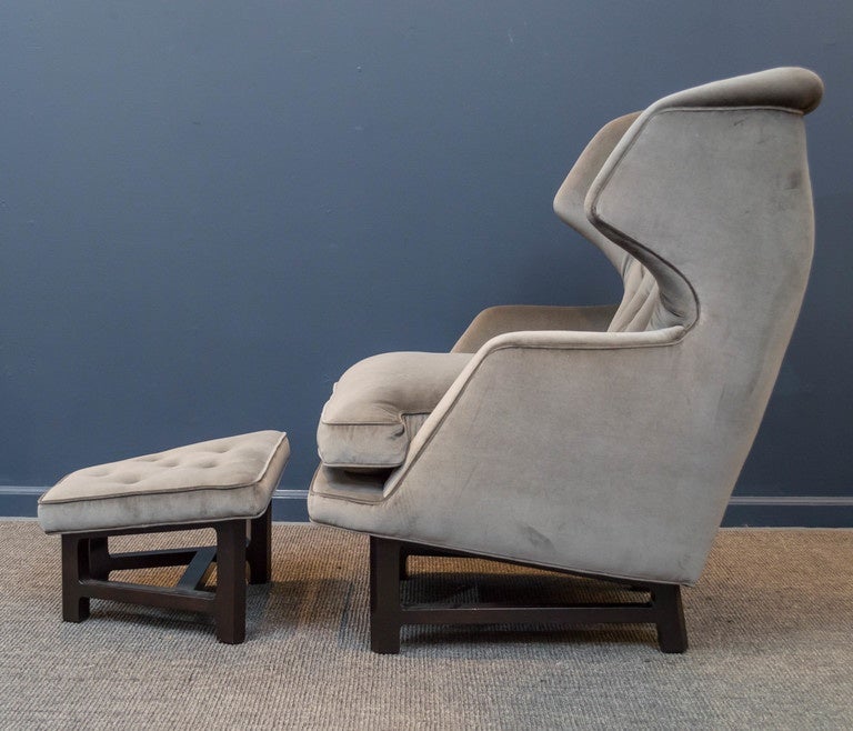 Exceptional design by Edward Wormley for his pinnacle Janus line for Dunbar, 1957.
Perfectly refinished chiseled mahogany frame with new cotton velvet upholstery, Labeled.