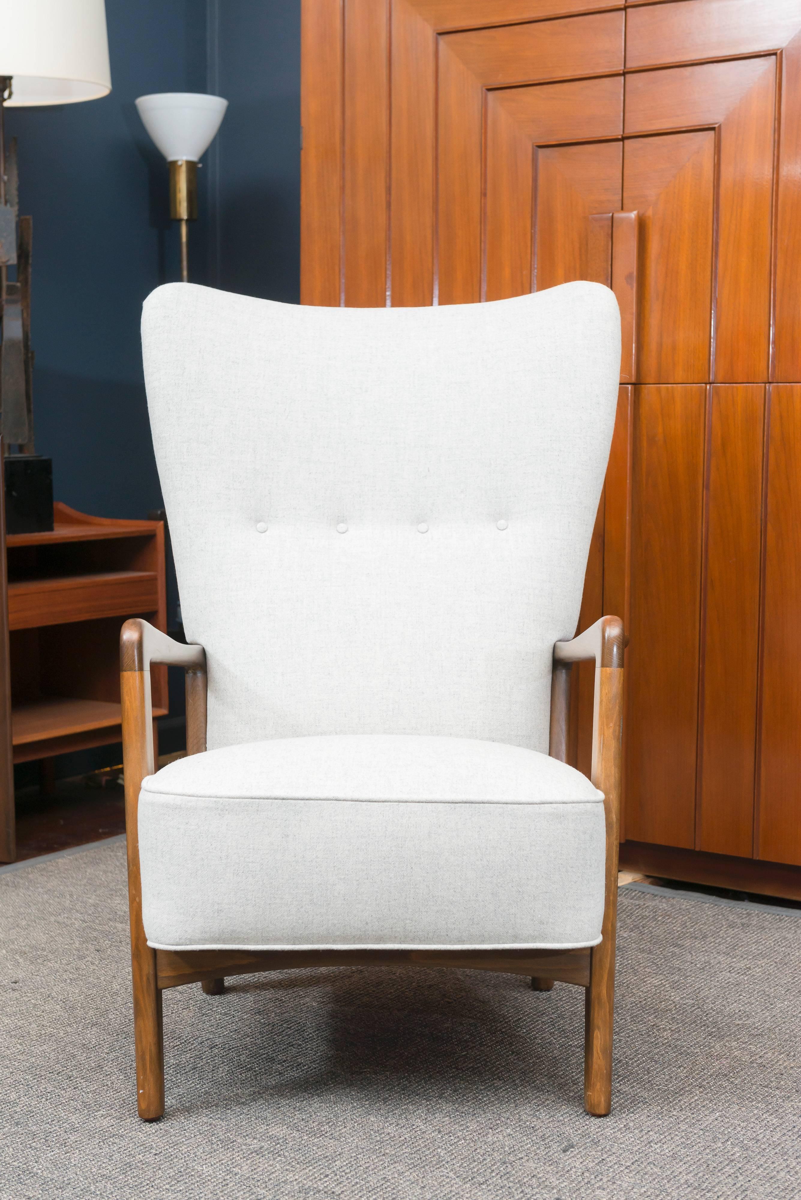 Scandinavian wing chair designed by Soren Hansen for Fritz Hansen, Sweden. Sturdy open-arm frame made from stained beechwood with new wool upholstery.