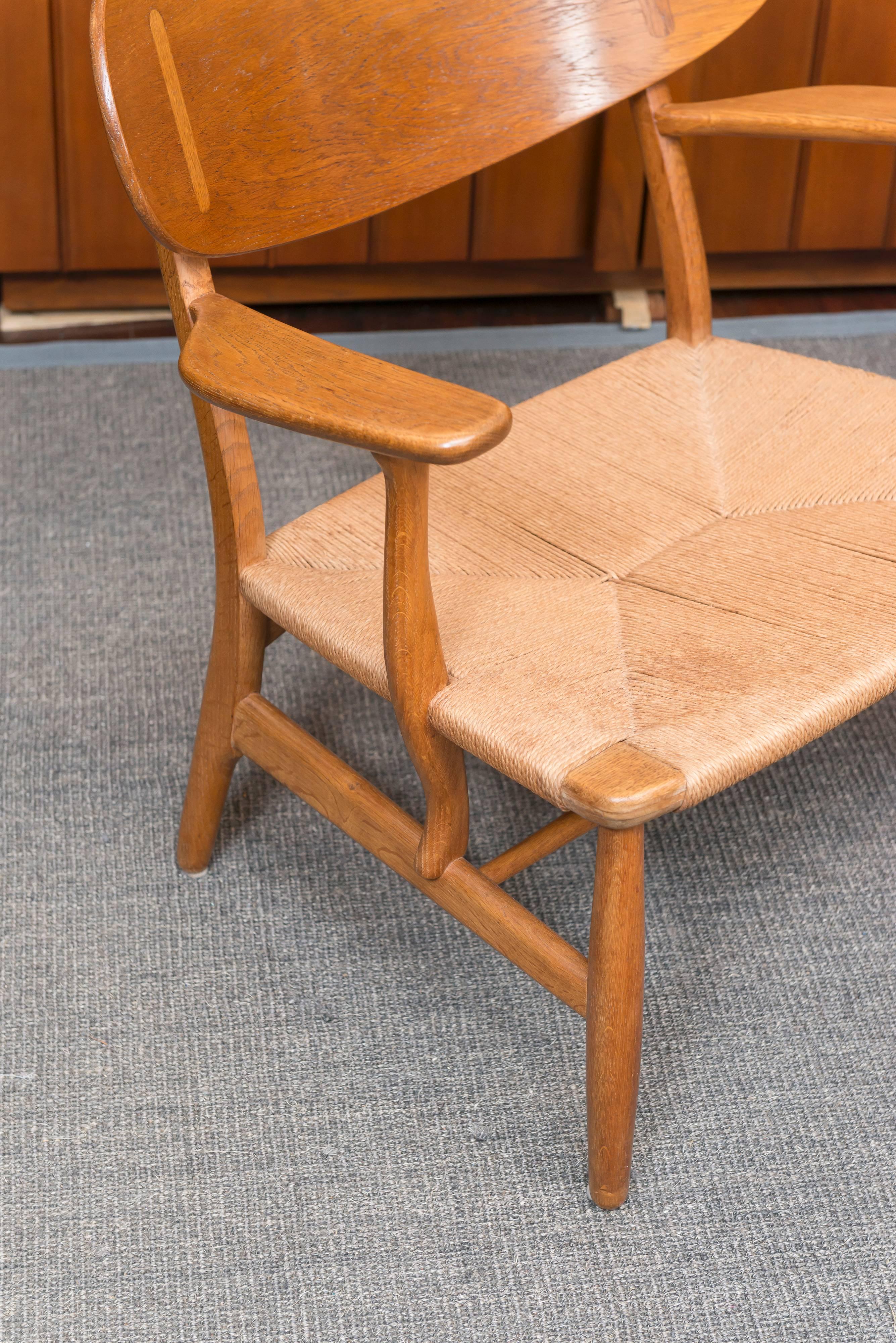 Original matched pair of oak Hans Wegner design easy chairs model 22 for Carl Hansen & Son, Denmark.