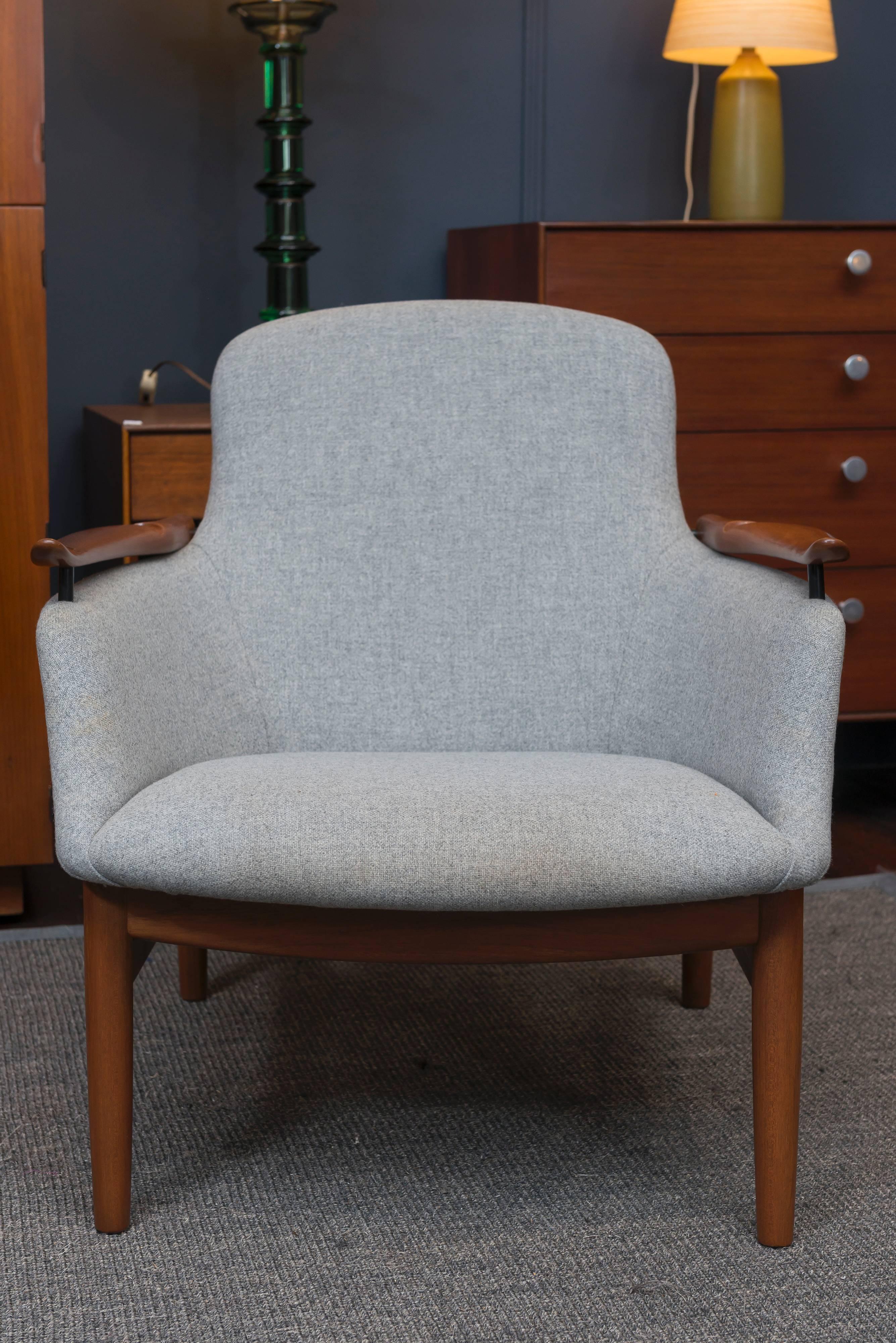 Scandinavian Modern Pair of Finn Juhl NV 53 Lounge Chairs