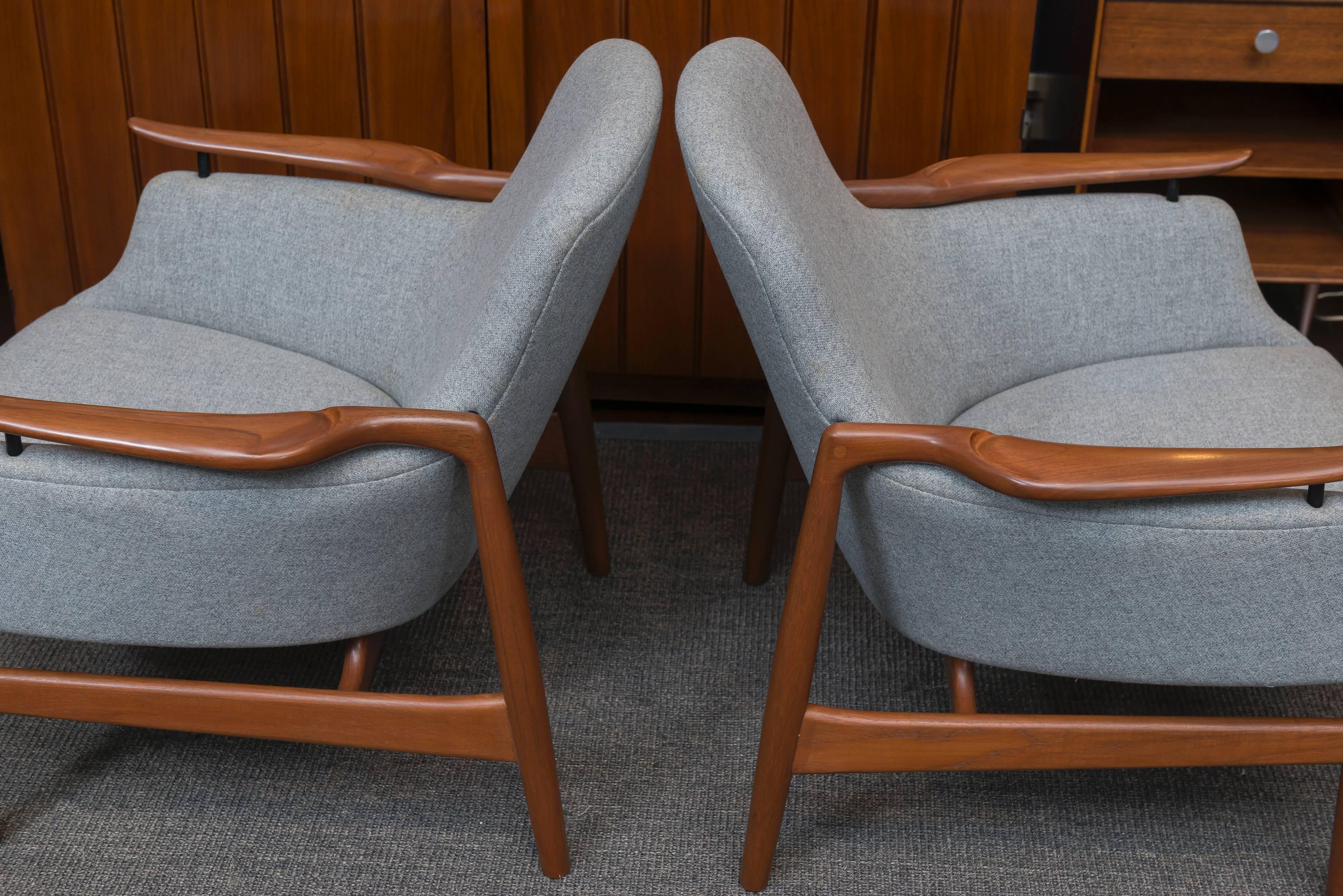 Pair of Finn Juhl NV 53 Lounge Chairs In Excellent Condition In San Francisco, CA