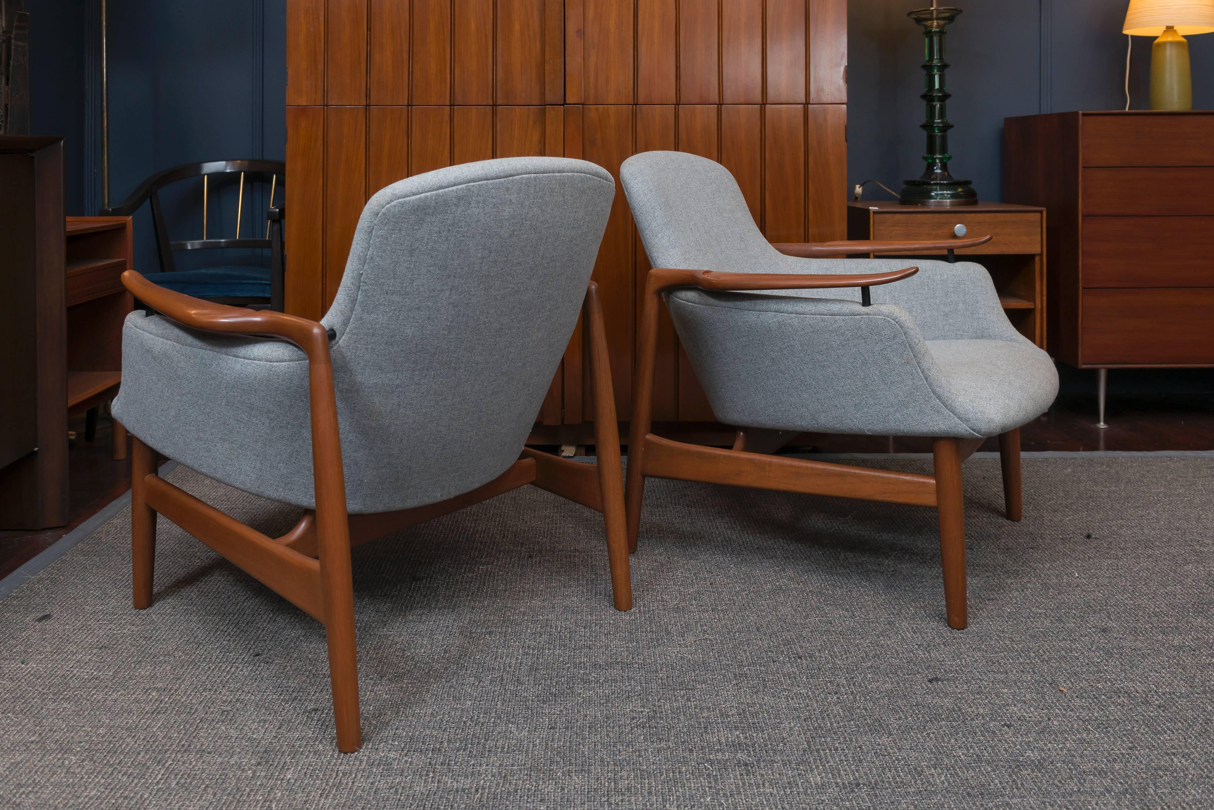 Mid-20th Century Pair of Finn Juhl NV 53 Lounge Chairs