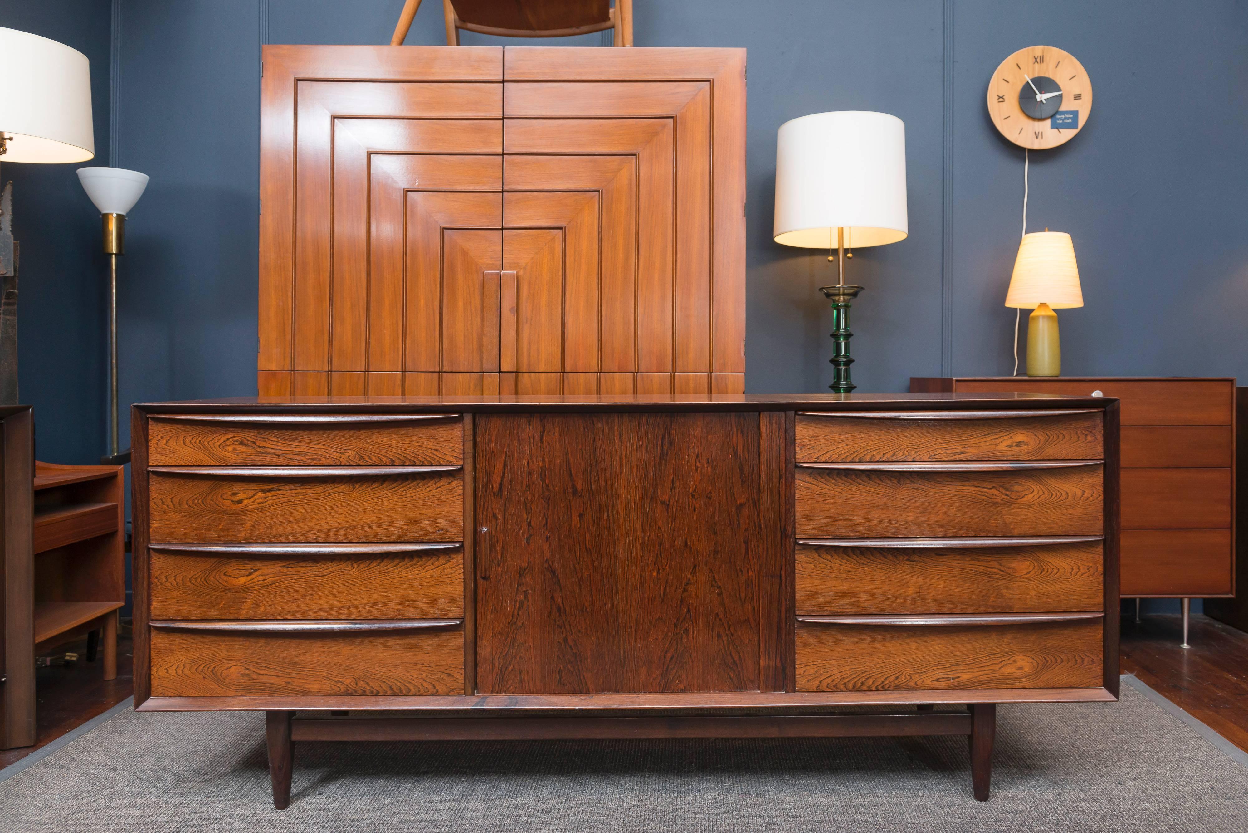 High quality construction and design rosewood dresser by Falster, comprising eight drawers and five pull-out tray drawers.
