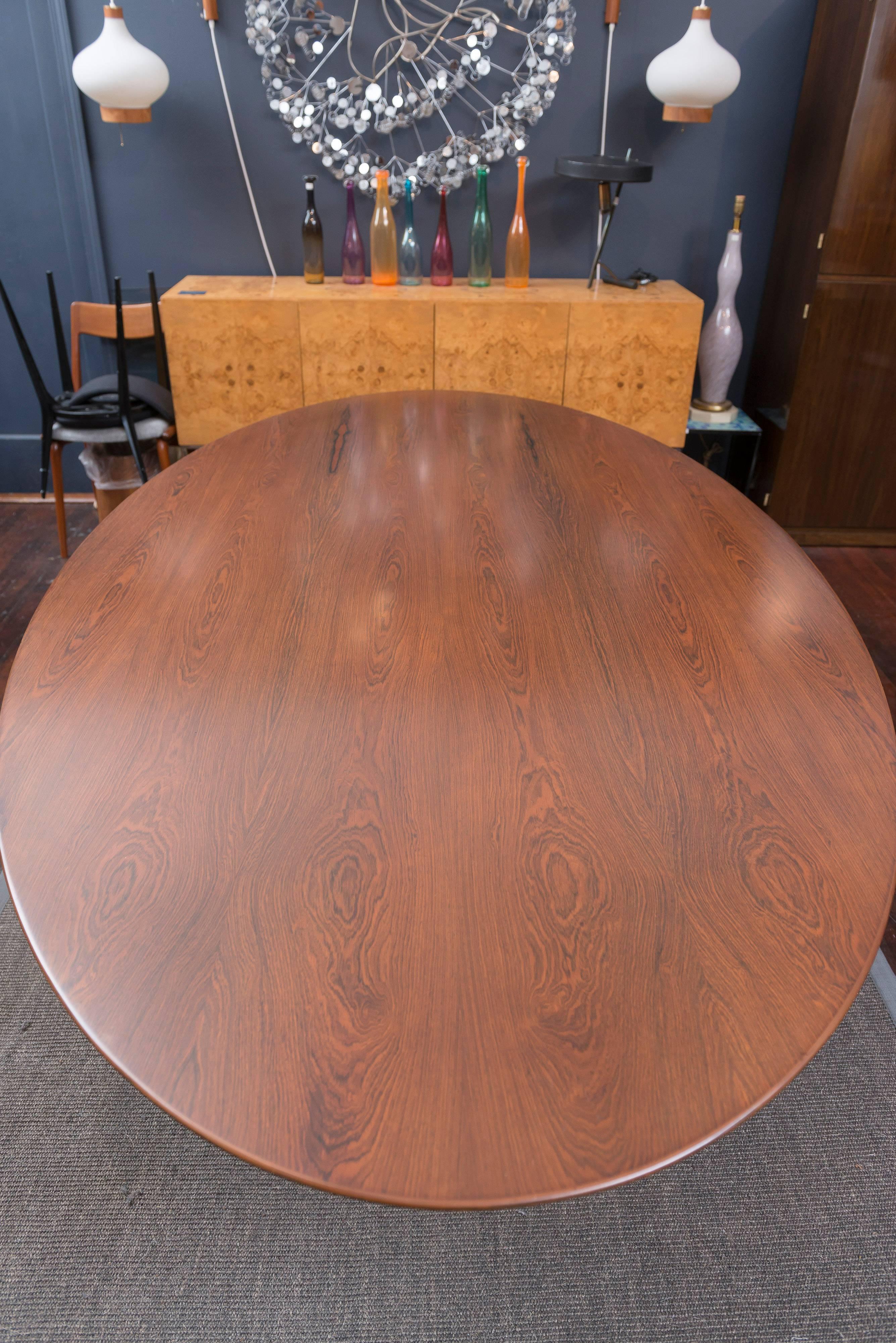 Florence Knoll Rosewood Oval Dining Table In Excellent Condition In San Francisco, CA