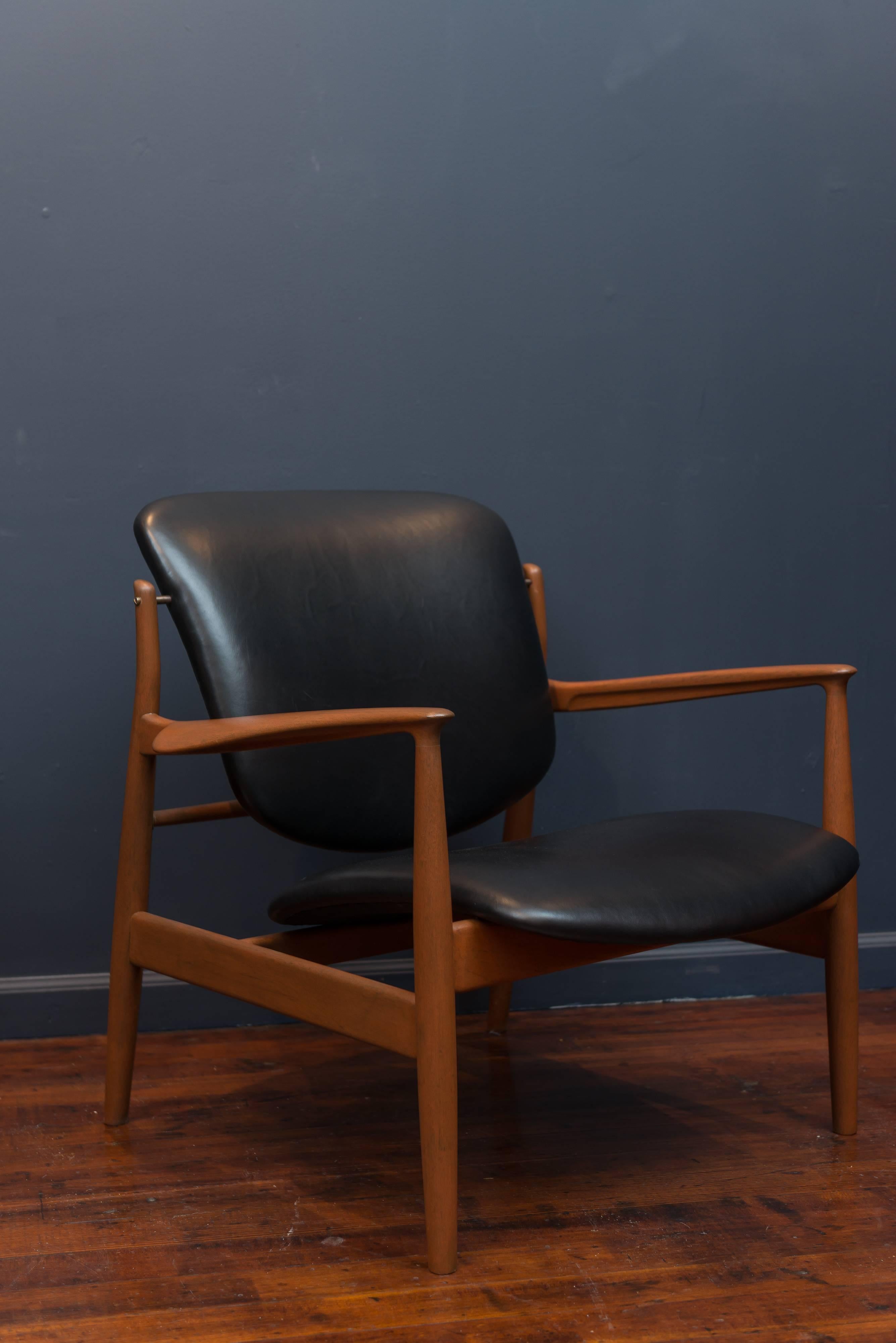 Scandinavian Modern Finn Juhl Lounge Chairs FD 136