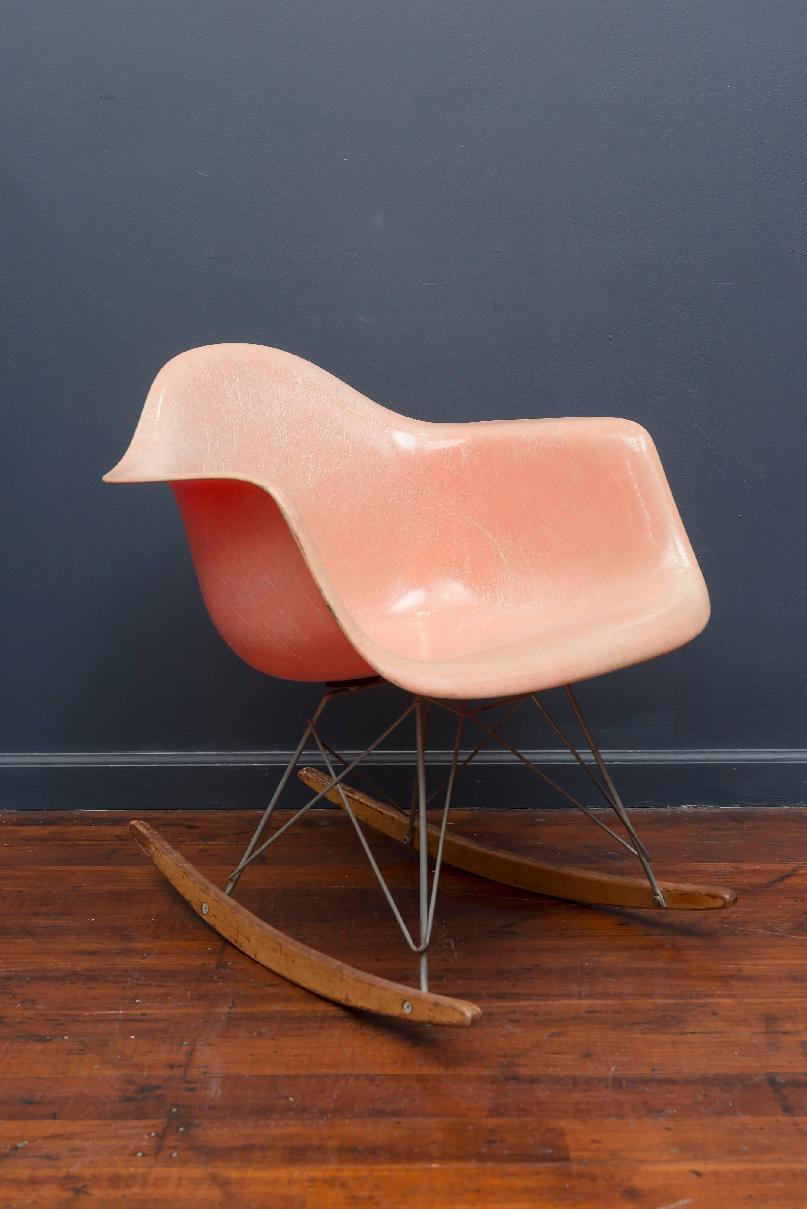 First edition pink/salmon fiberglass RAR rocker designed by Charles Eames for Zenith products. Very good condition early production rope edge rocker completely original, label.