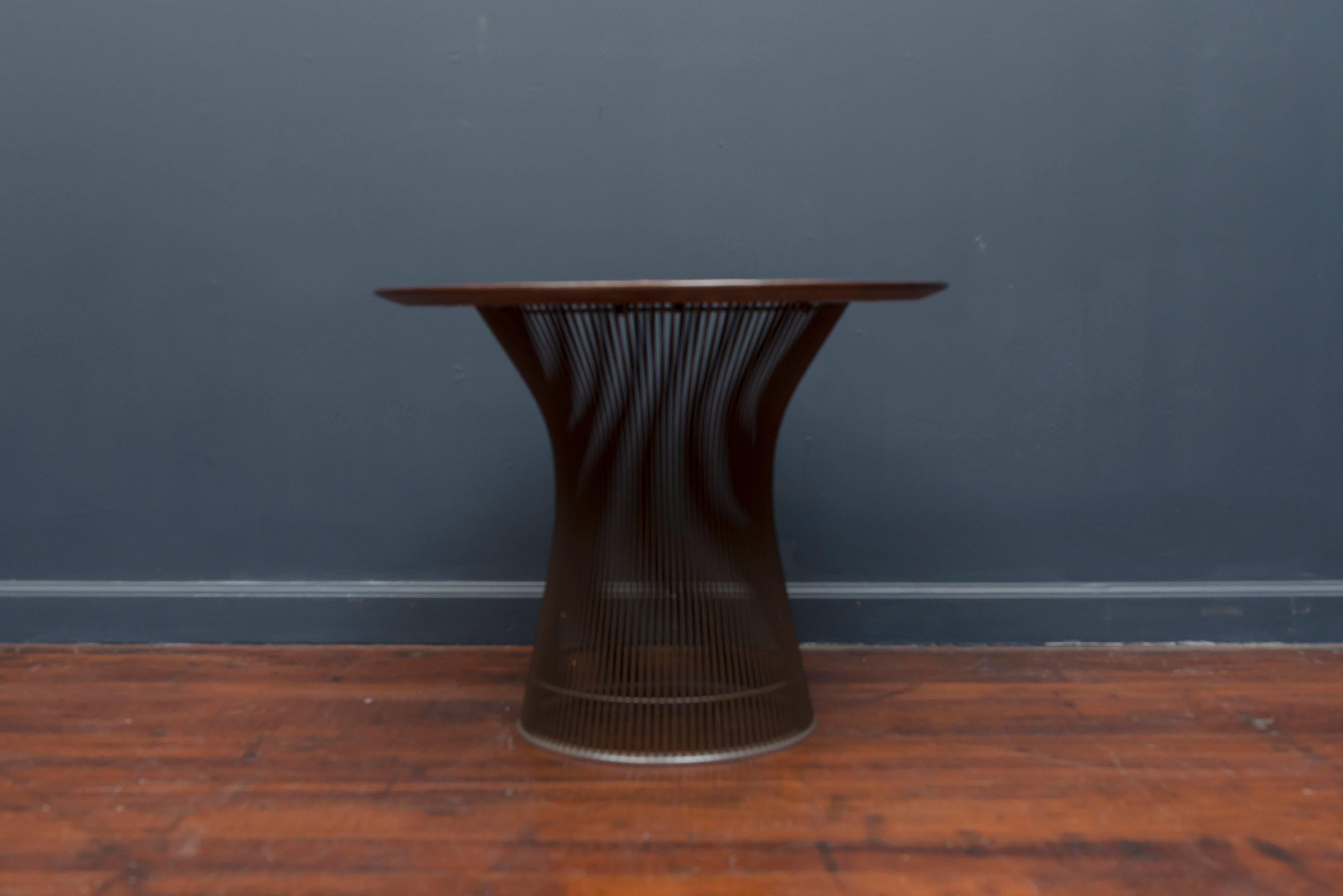 Classic sculptural Warren Platner design bronze base and walnut top side table for Knoll. Top perfectly refinished.