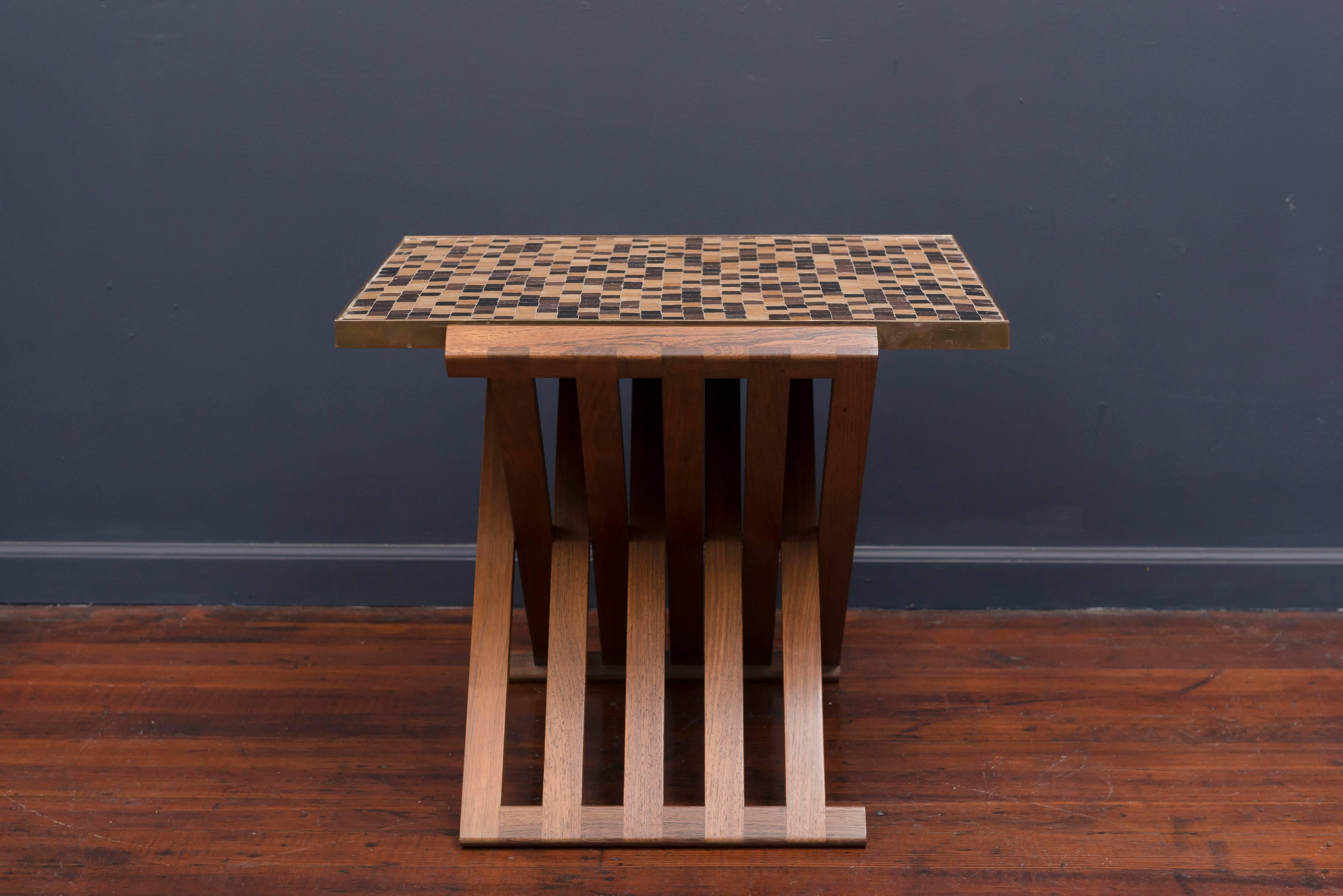 Américain Dunbar table à plateau en carreaux de Murano à base en X en vente