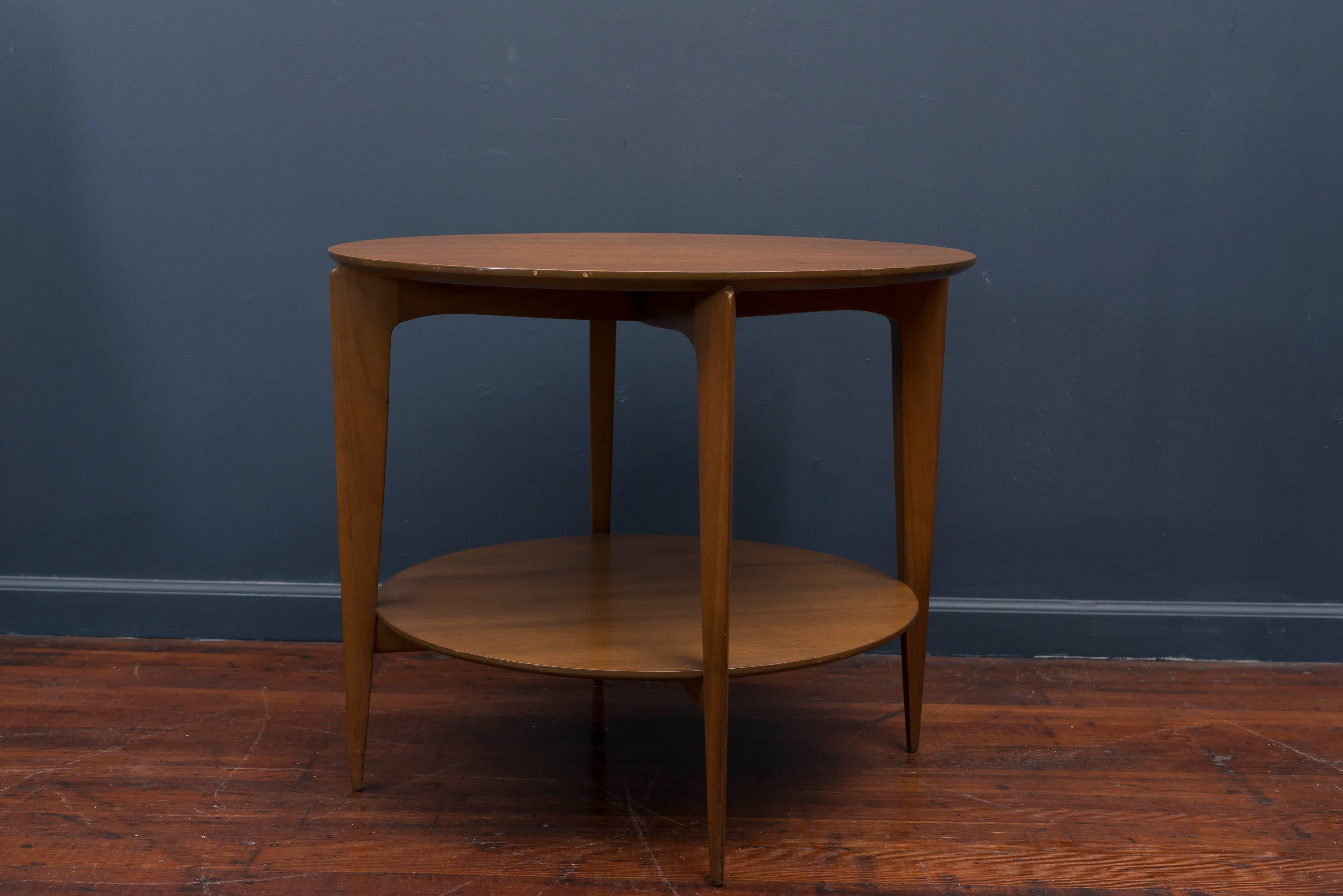Gio Ponti design two tiered walnut side table for Singer & Son's. Bevelled edge circular tops supported by tapering saber legs with a simple notch to the top to create a floating sensation.
Excellent original condition, labelled.