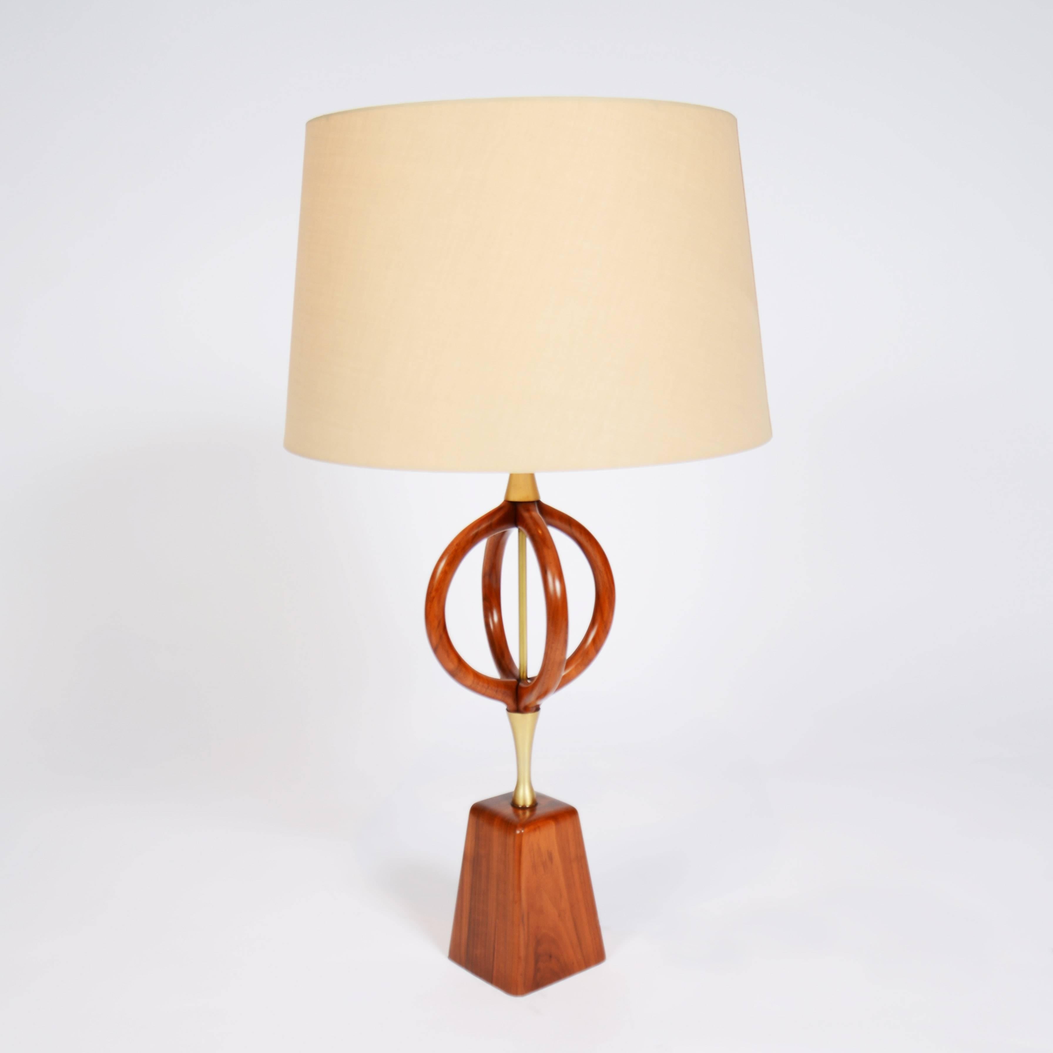 Pair of orb table lamps,
Denmark,
circa 1960.

Walnut with brass detail.