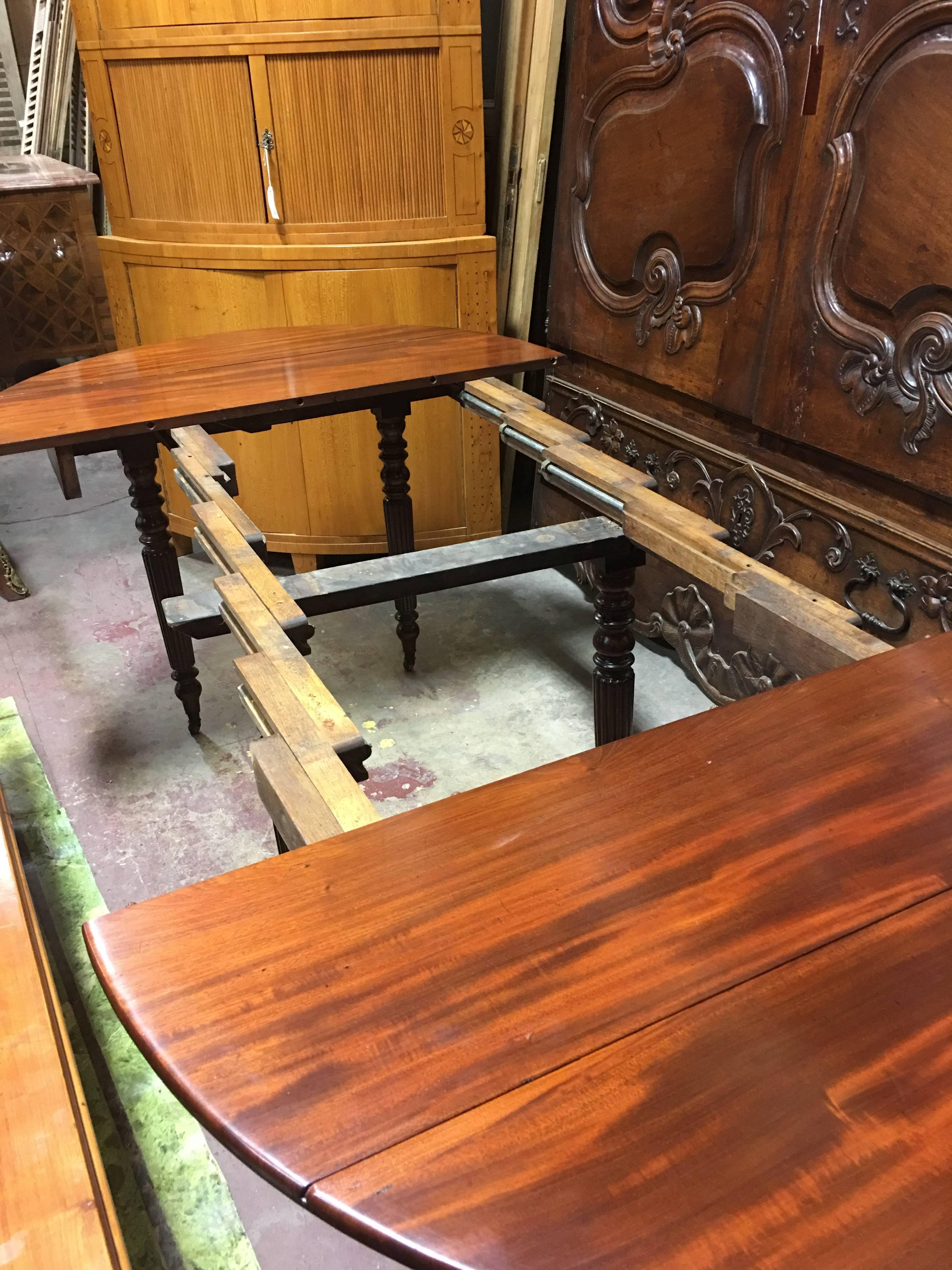 Mid-19th Century French Mahogany Drop Leaf Extending Dining Table 6