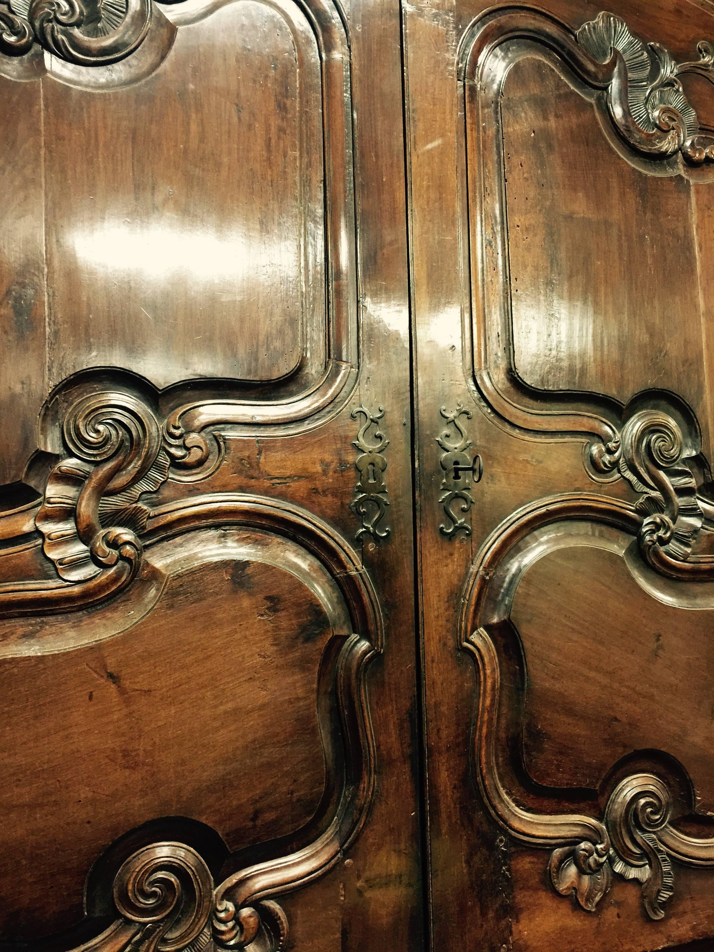 18th century French walnut armoire facade original hardware exquisite carvings.
Great for a large TV screen cabinet.
95'' H without bonnet an additional 8'' with bonnet.
Bonnet not original to the piece.
Great as a pantry in a kitchen etc.