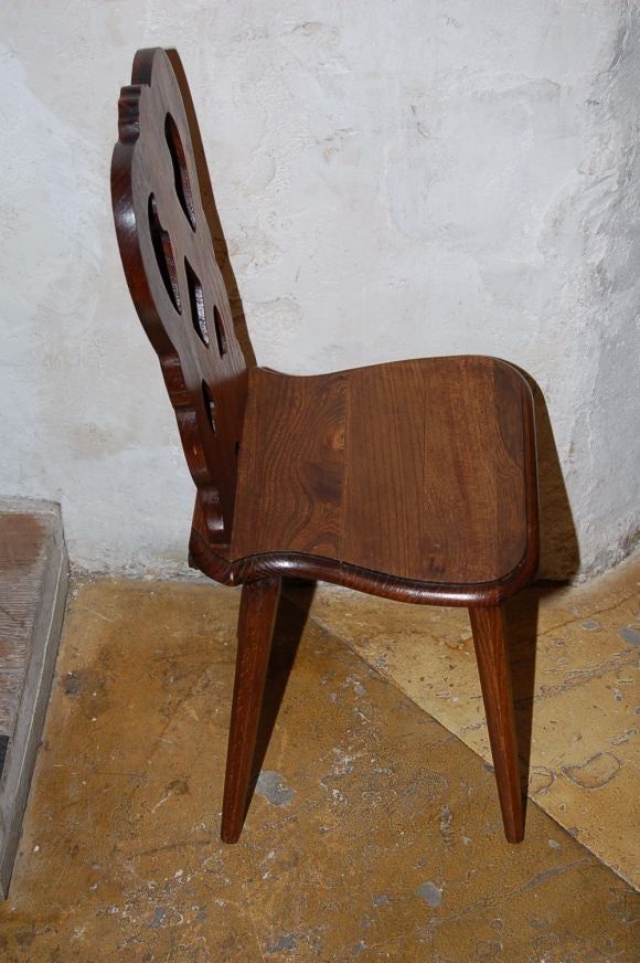 Early 1900s century French oak child's chair
Measure: 26'' H x 10.5'' D x 12'' W.