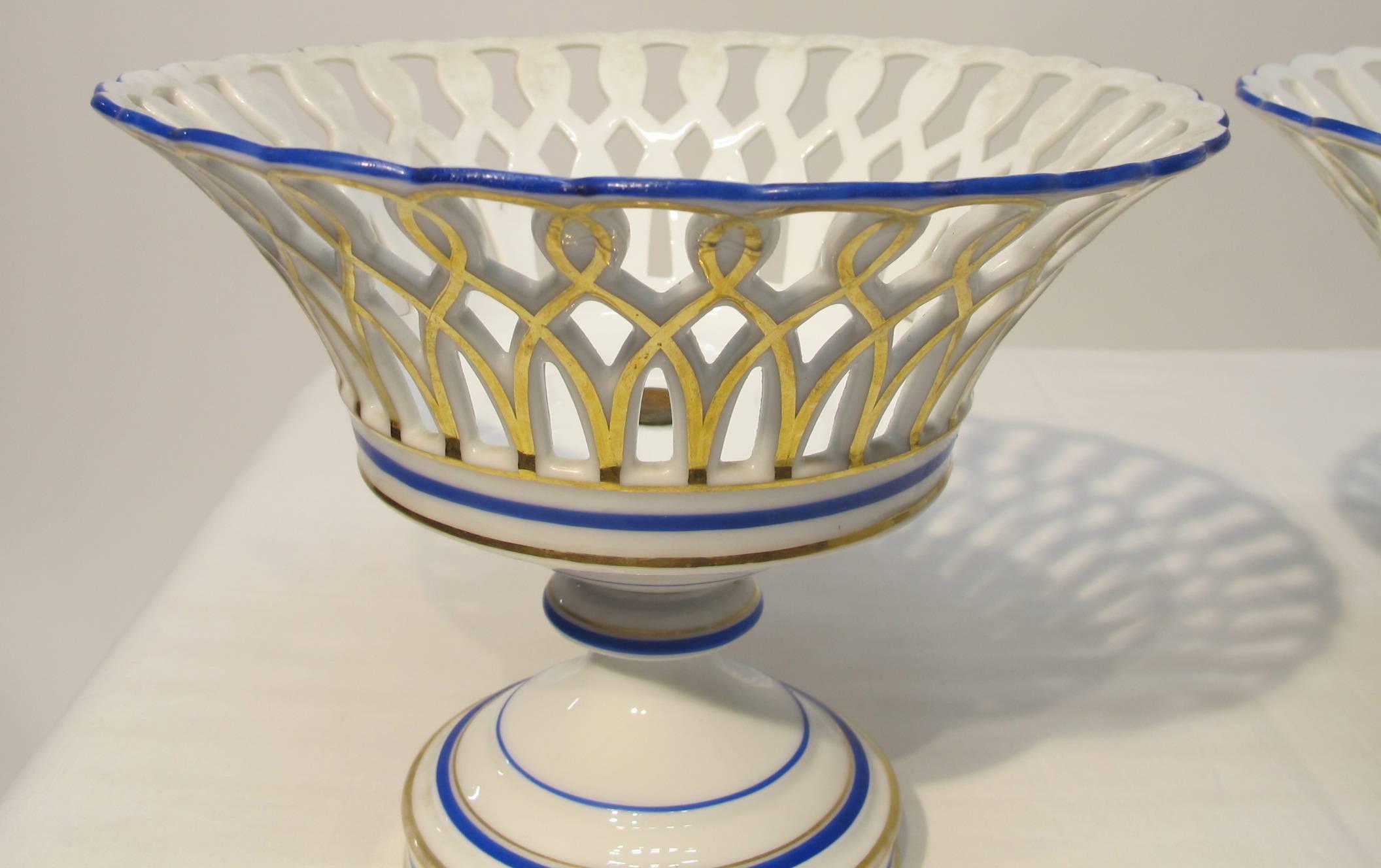 Old Paris Porcelain Reticulated Baskets Pair In Excellent Condition In San Francisco, CA