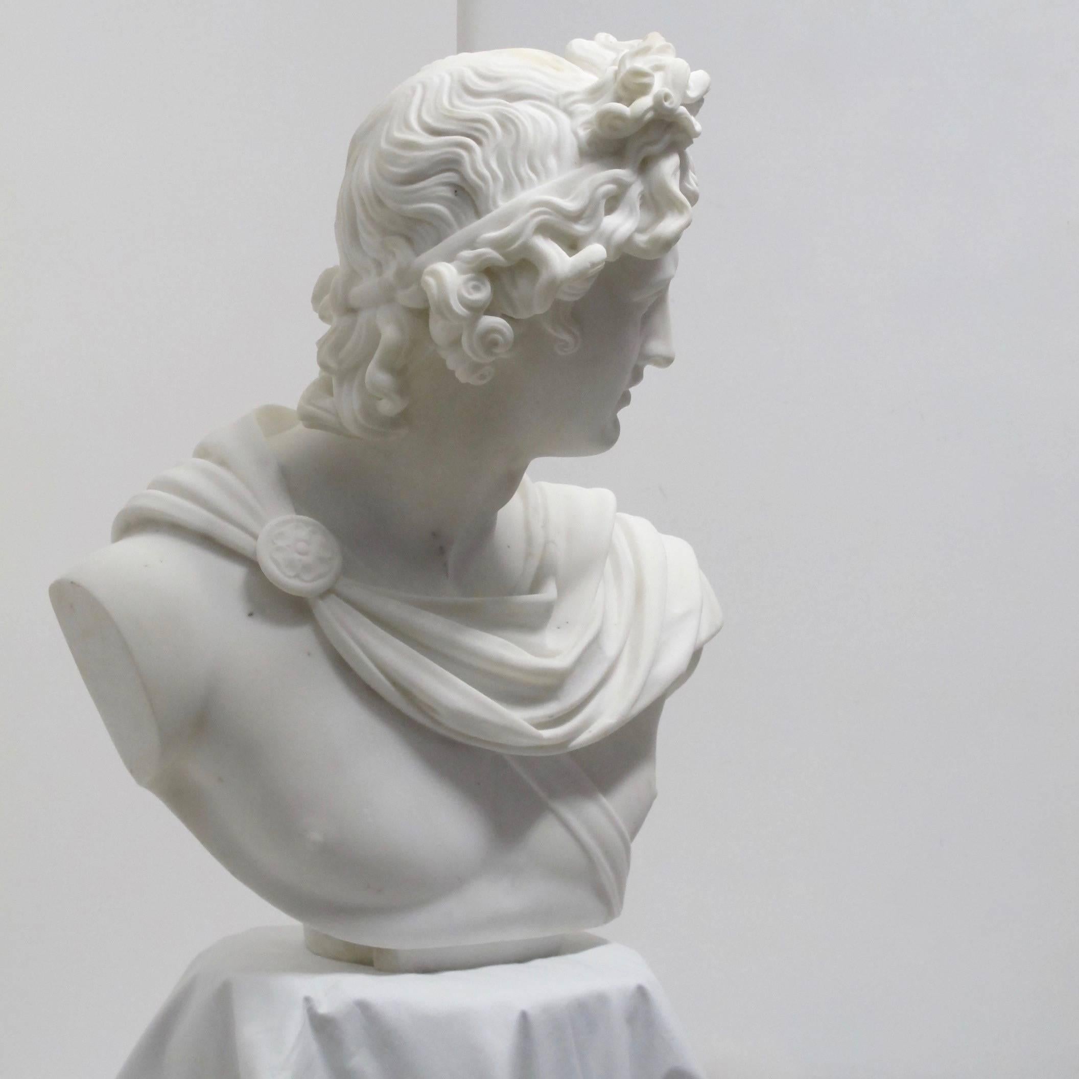 Buste en marbre grandeur nature d'Apollo en vente 2