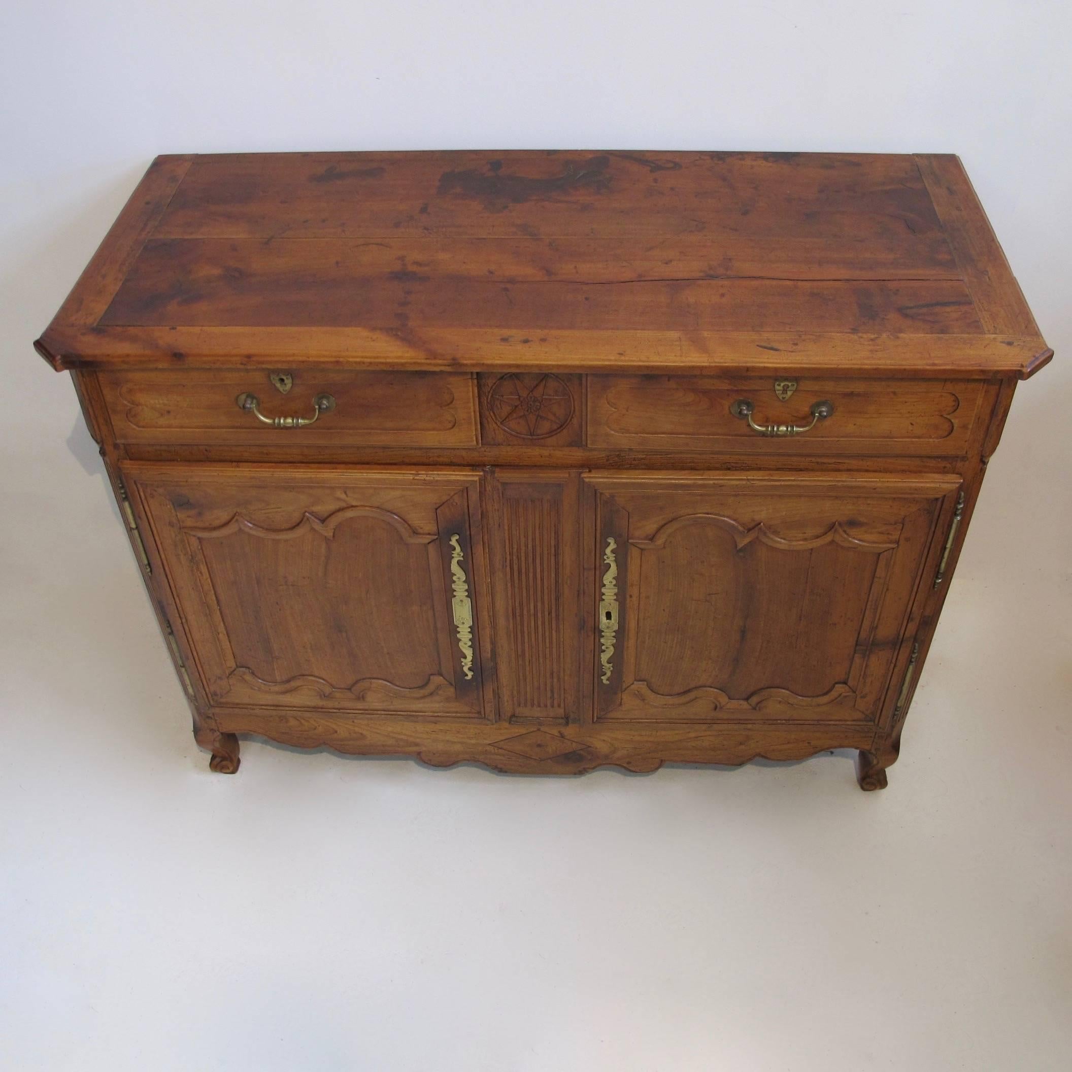 French Buffet et Vaisselier 1