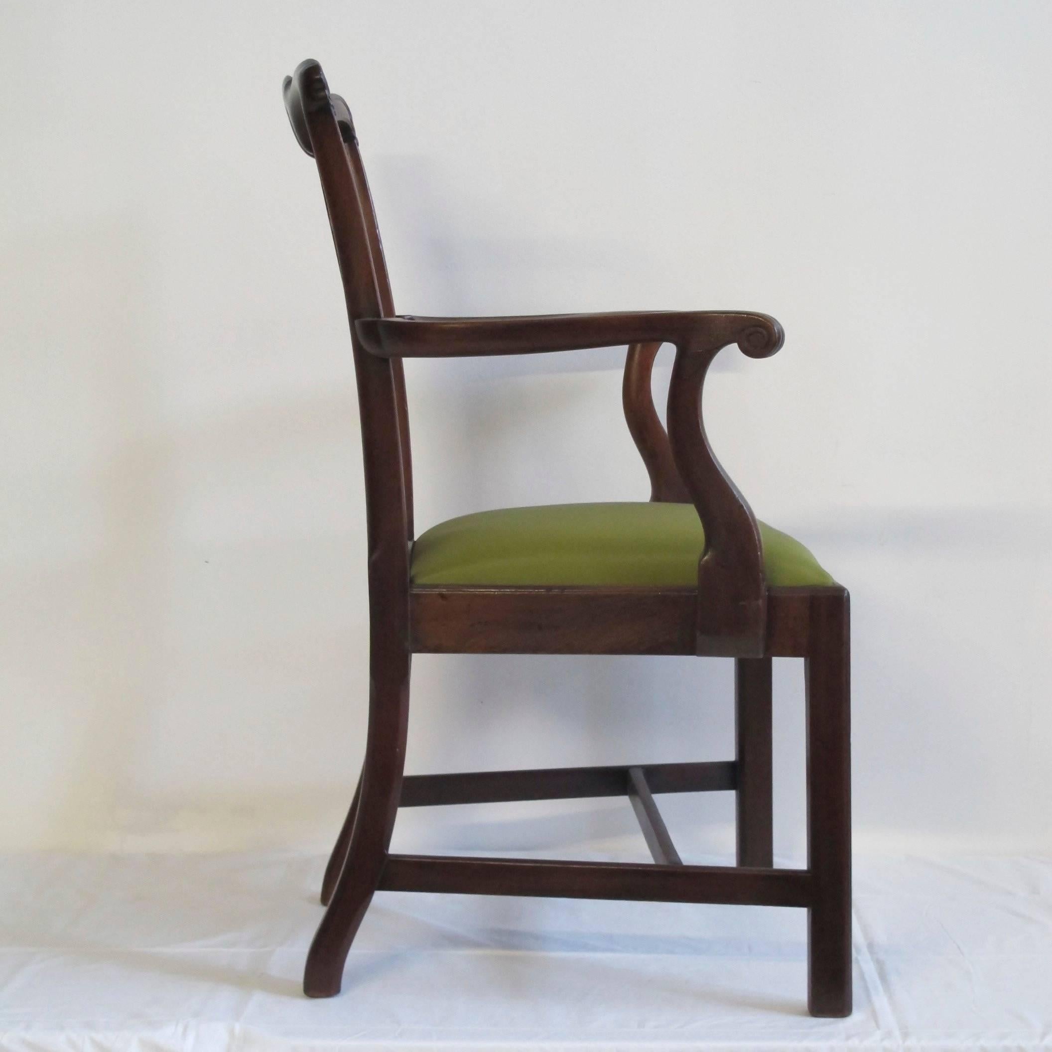 Set of 14 Mahogany Chippendale Dining Chairs In Excellent Condition In San Francisco, CA