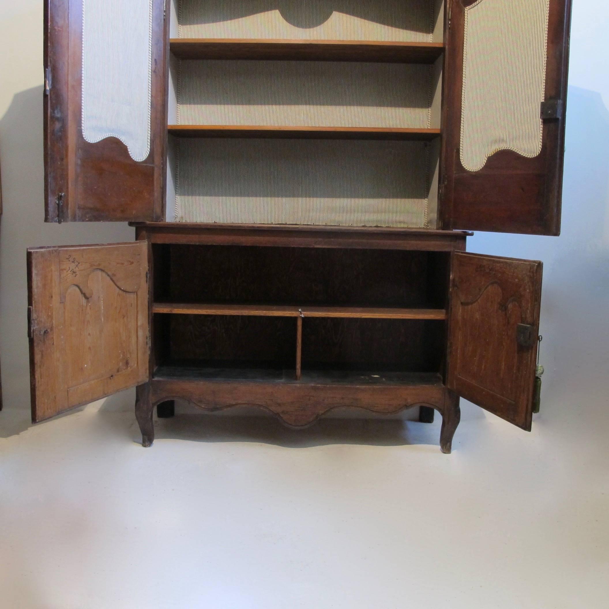 Buffet du Corps Cabinet, French 18th Century In Good Condition In San Francisco, CA