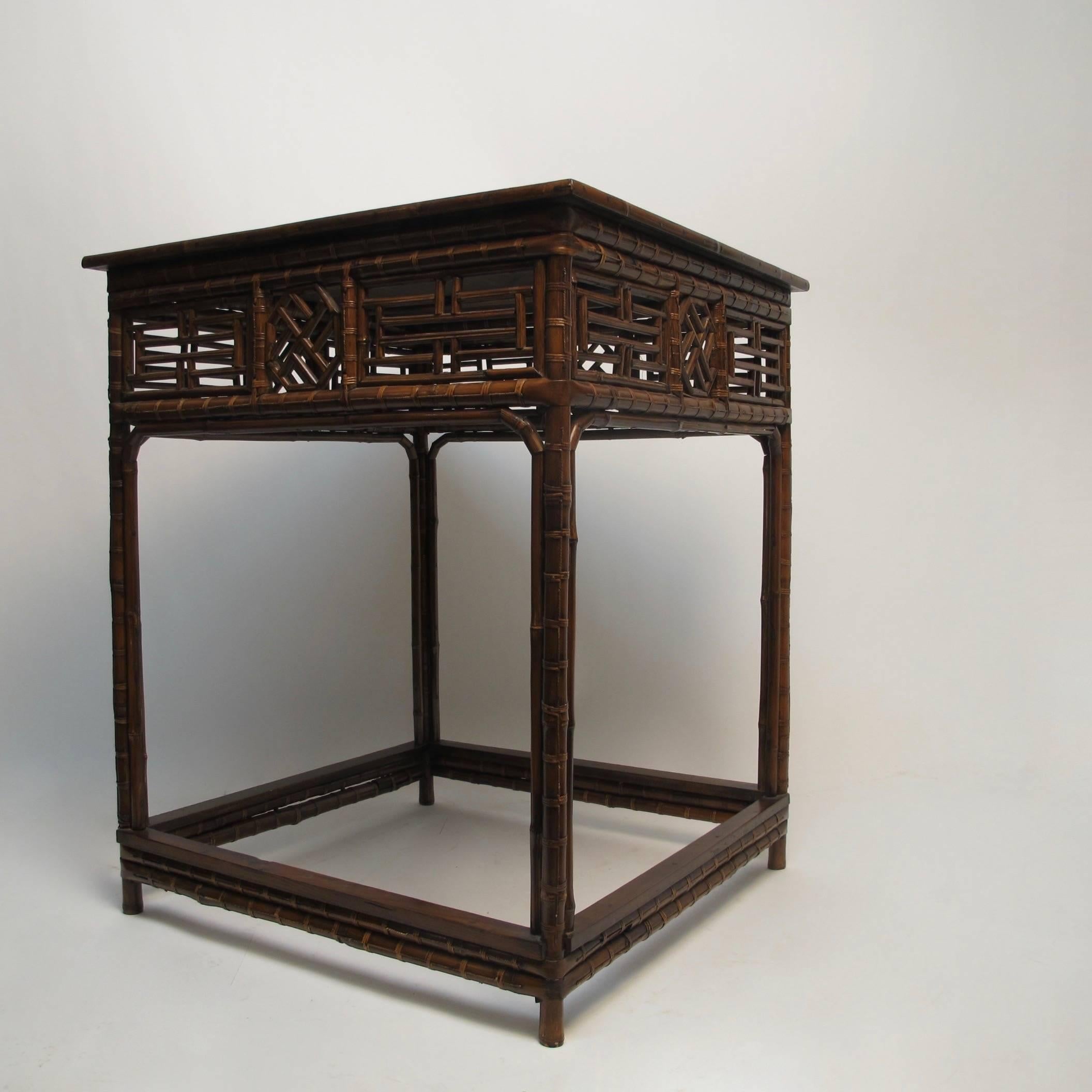 Ancienne table chinoise en bambou de style chinois vers 1880 Bon état - En vente à San Francisco, CA