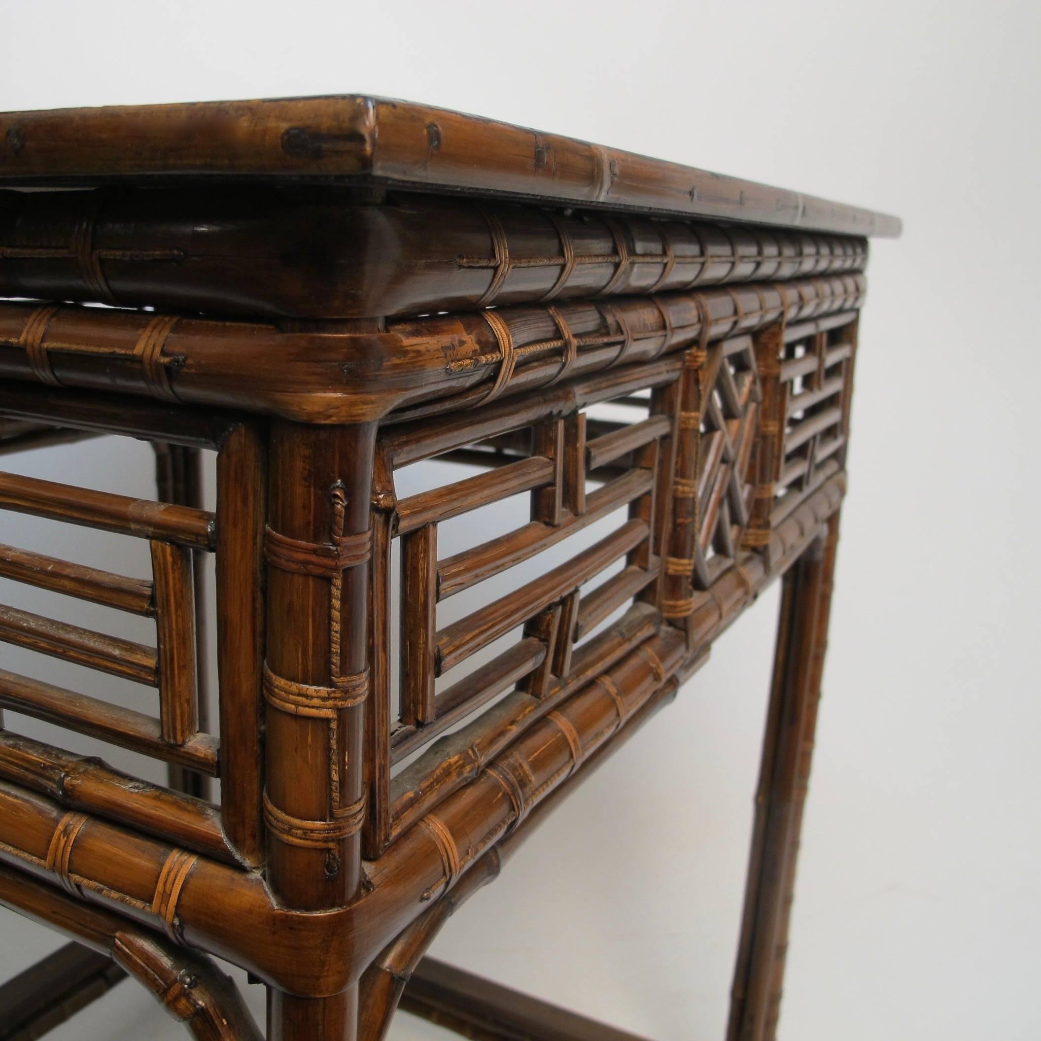 20ième siècle Ancienne table chinoise en bambou de style chinois vers 1880 en vente