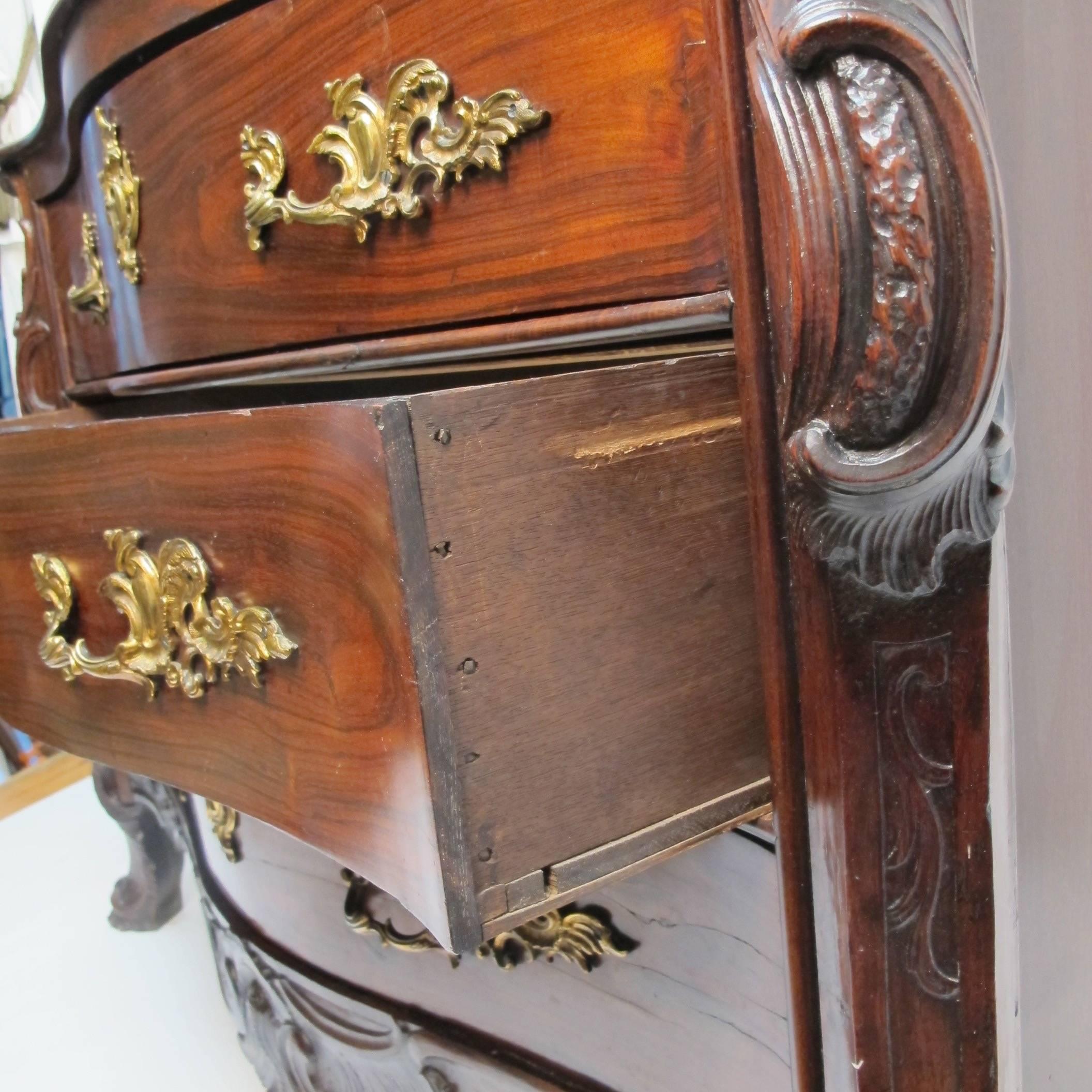 Early 19th Century Portuguese Rosewood Commode, Chest of Drawers For Sale 1