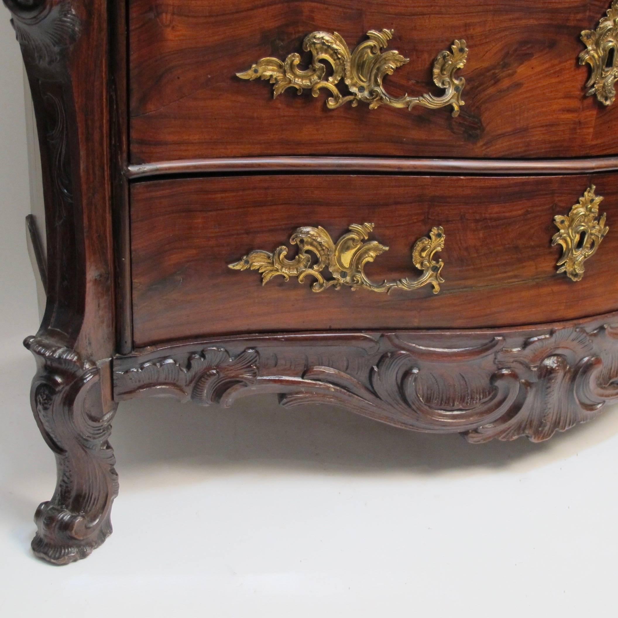 Early 19th Century Portuguese Rosewood Commode, Chest of Drawers For Sale 2