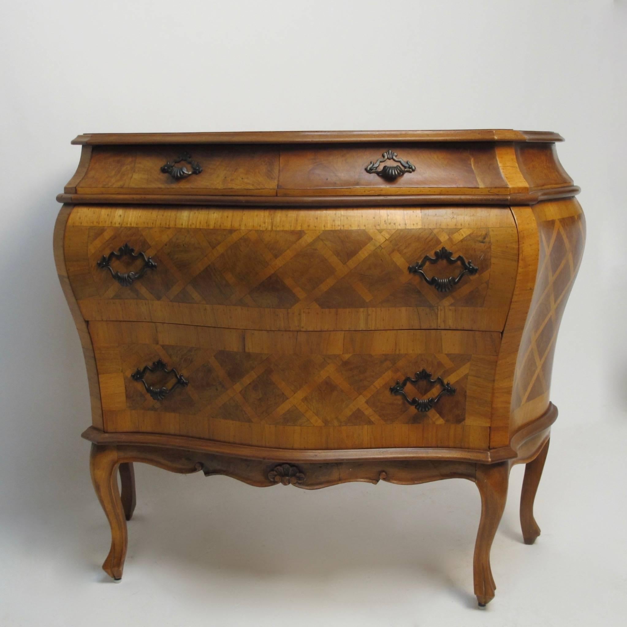 Italian Bombe Style Commode In Excellent Condition In San Francisco, CA