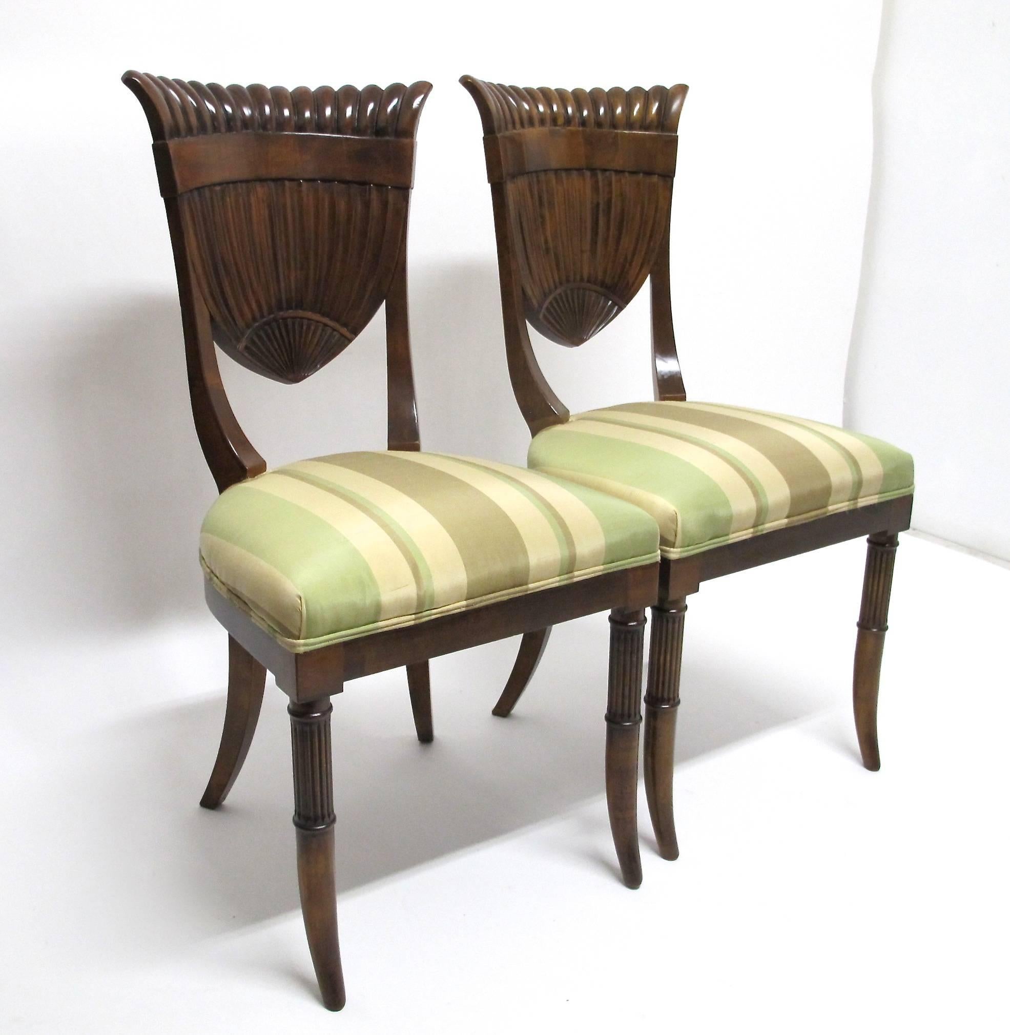 Sculpté Chaises italiennes Biedermeier en vente