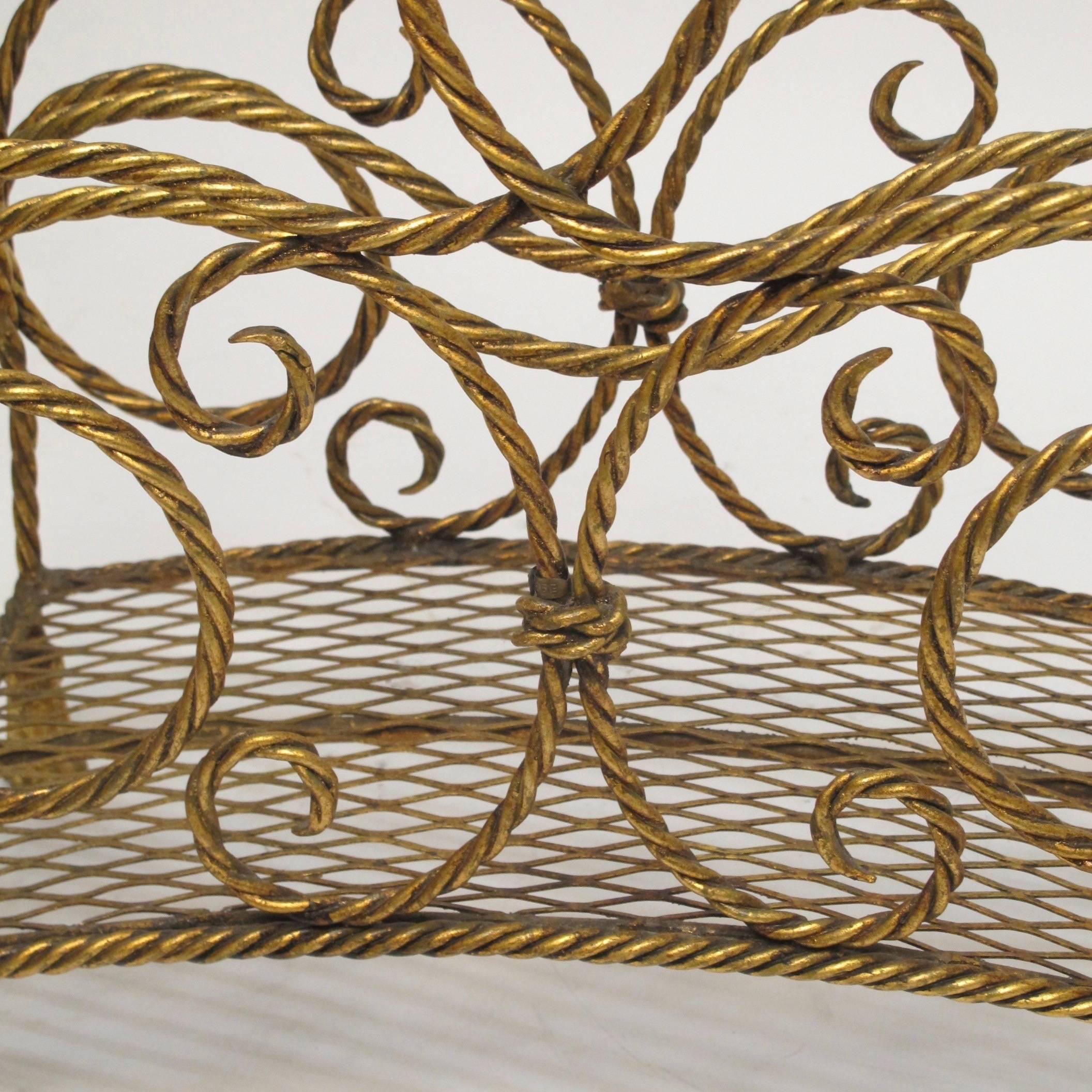 mid-cet Italian, rope twisted Gilt Metal Magazine Stand In Excellent Condition For Sale In San Francisco, CA