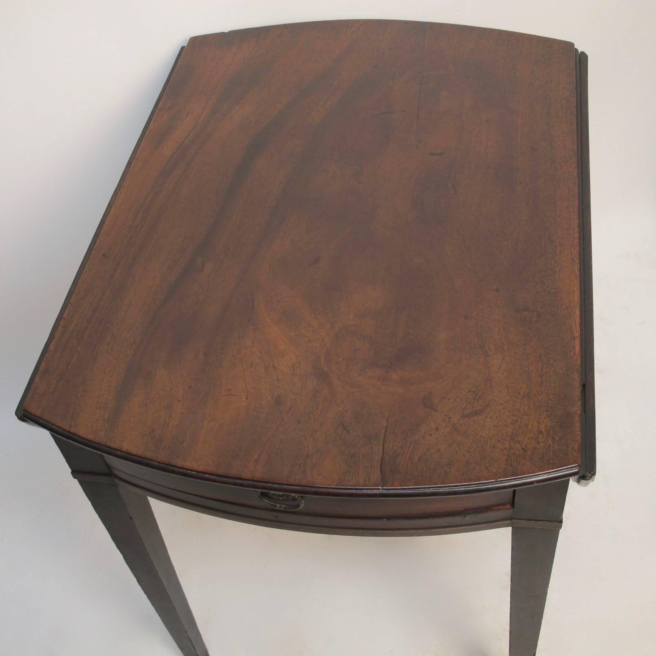 18th Century and Earlier   early 19th century English Mahogany Pembroke dropleaf side Table