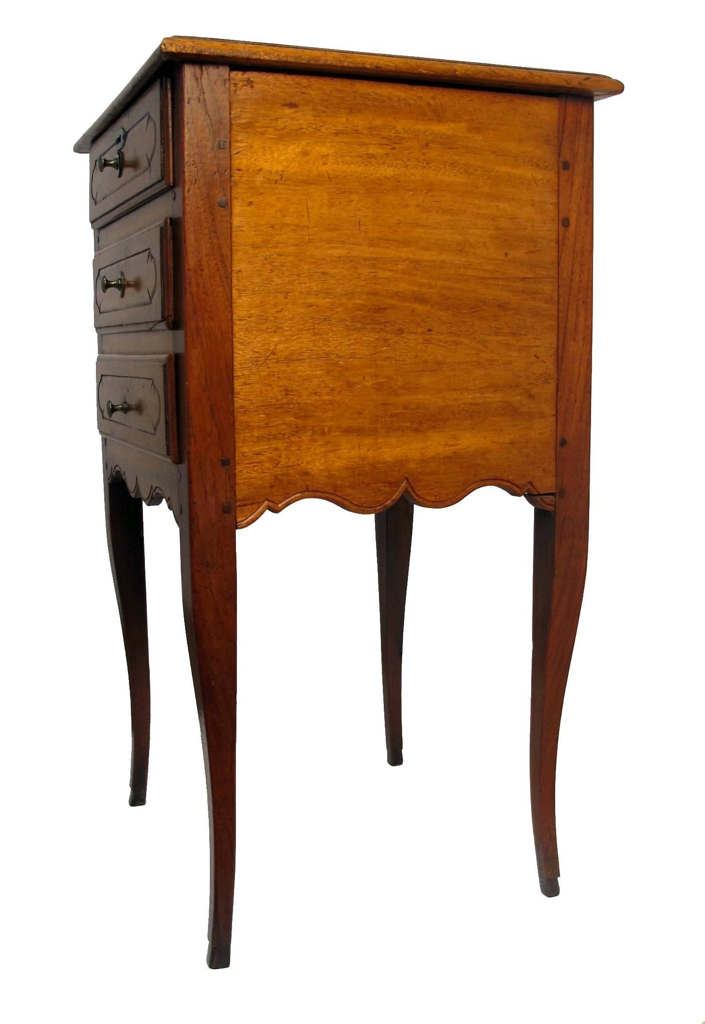 Satinwood and Mahogany Side Table, circa 1800 In Excellent Condition In San Francisco, CA