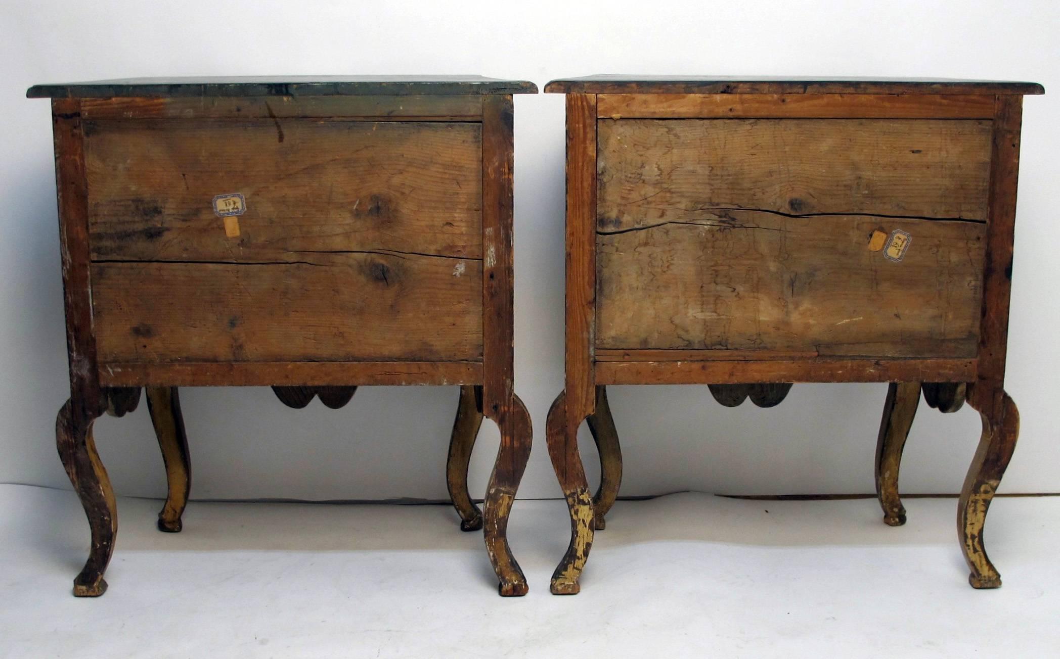 Pair of Italian Lacca Povera Comodini, Early 19th Century For Sale 5