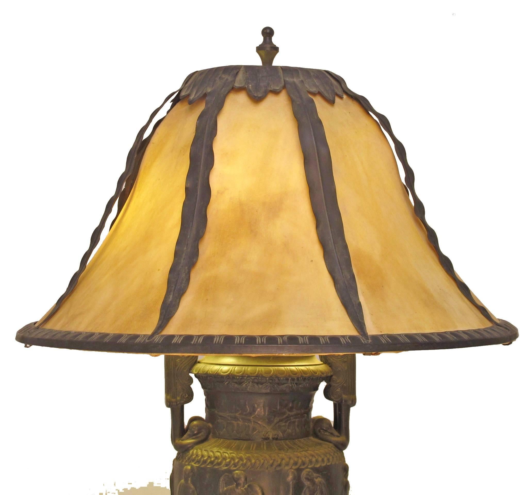 Néo-classique Lampe de table en forme d'urne néoclassique en vente
