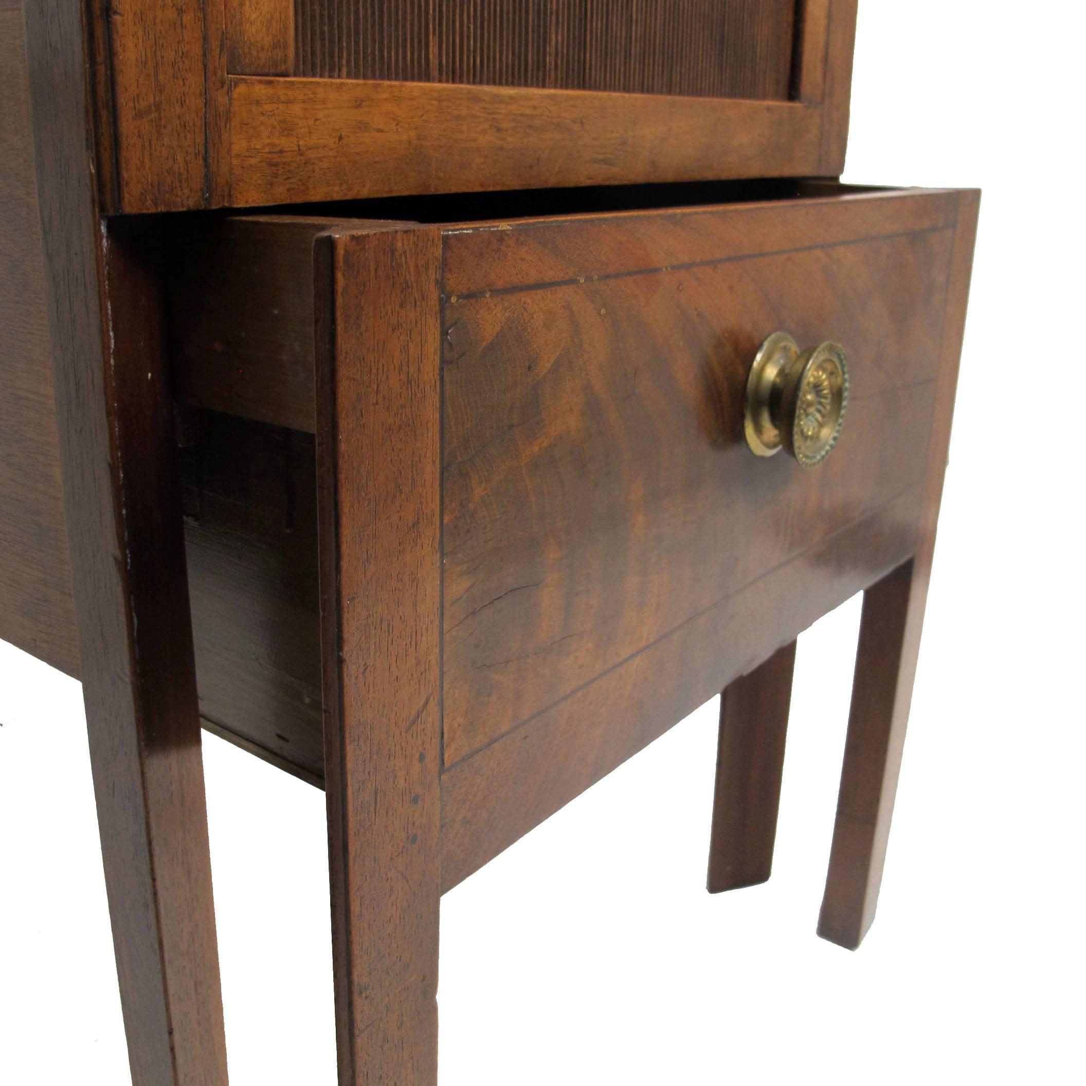 Mahogany Georgian Bedside Cabinet, England 19th Century For Sale 3