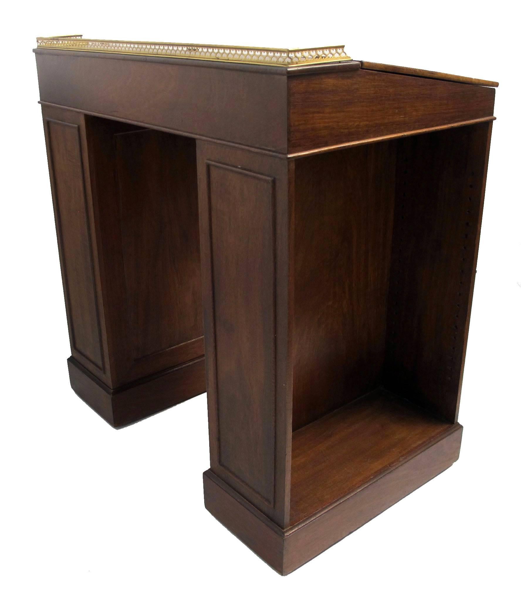 English Mahogany Ship's Desk In Excellent Condition For Sale In San Francisco, CA