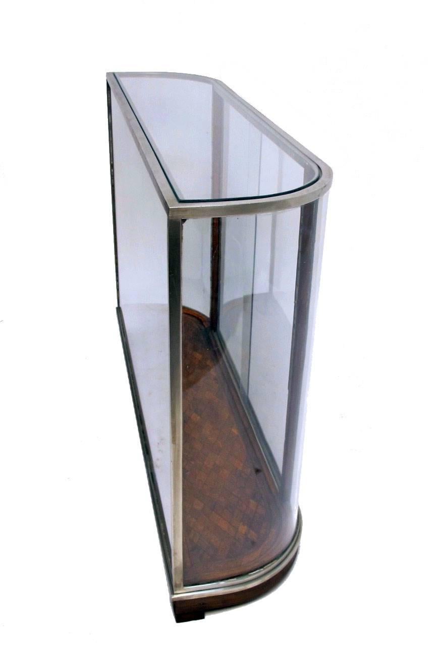 Nickel-plated bronze counter top display case with curved glass sides and oak parquetry bottom. Having a sliding glass back door, note that we do not have shelves for this case, France, 1920s-1930s.