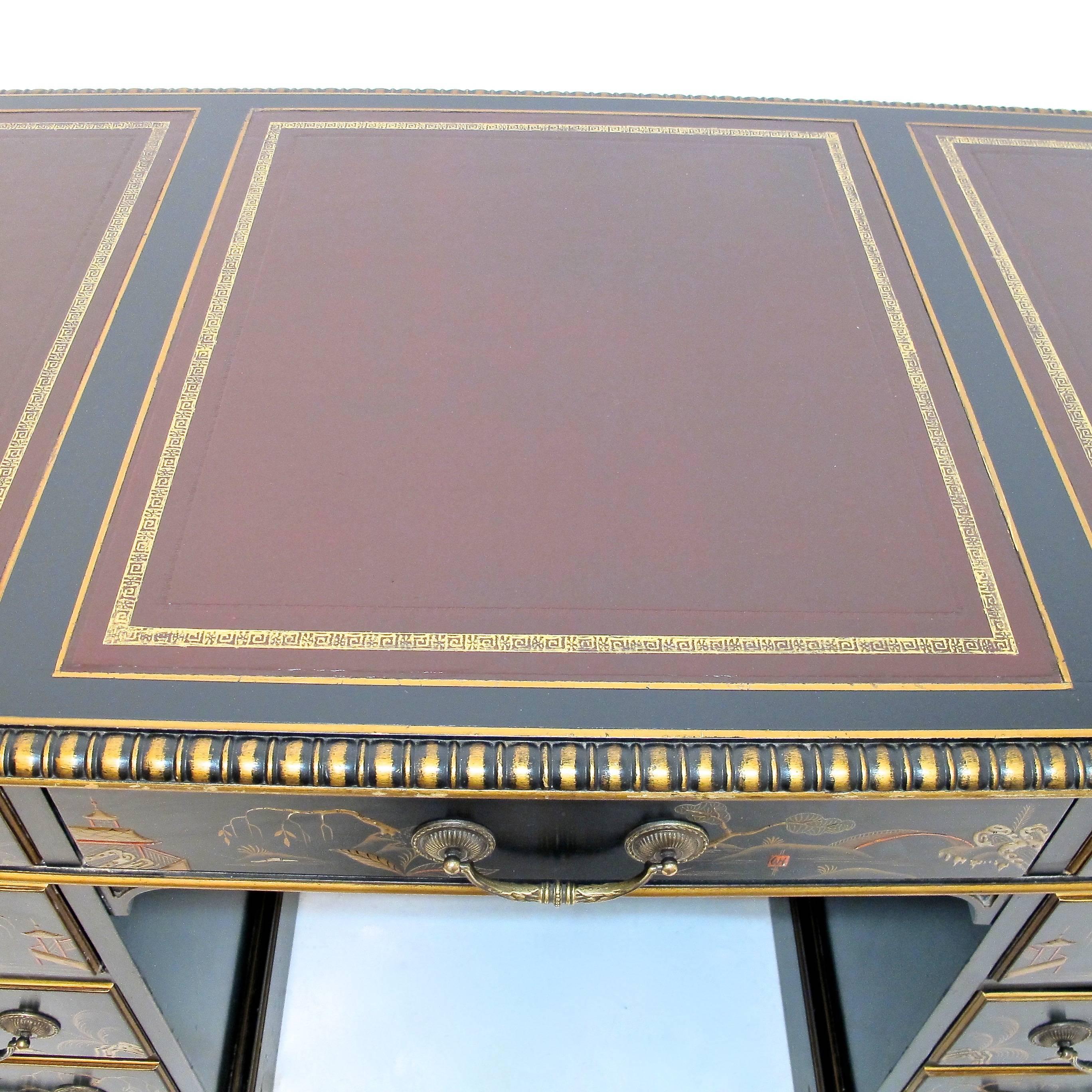 Wood Painted and Chinoiserie Decorated Pedestal Desk, Last Quarter of 20th Century