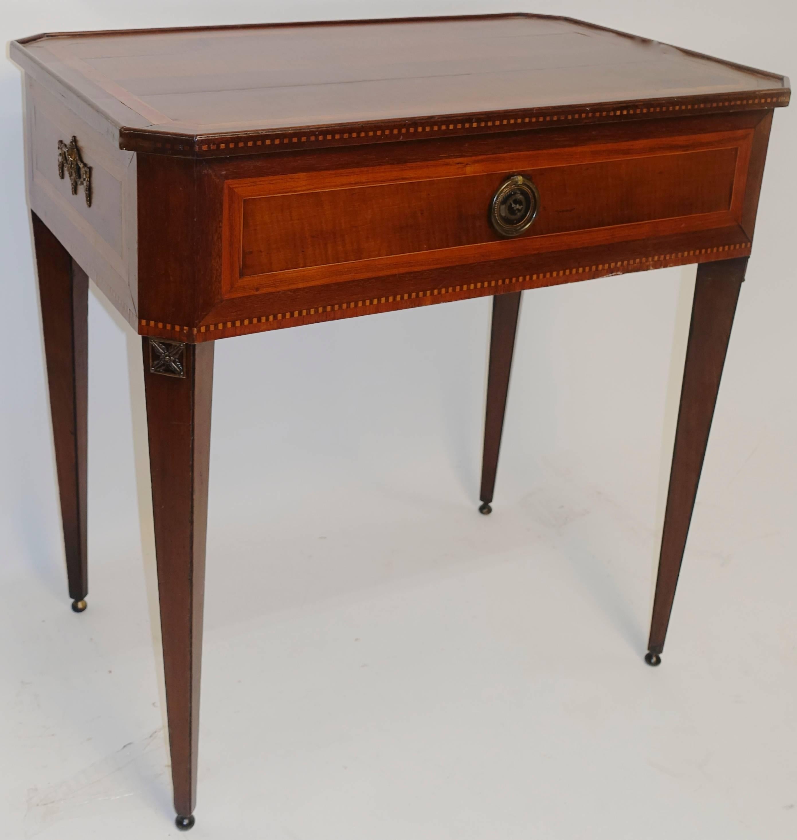 Neoclassical Mahogany and Satinwood Inlay Tray Top Table Dutch, 19th Century In Excellent Condition For Sale In San Francisco, CA
