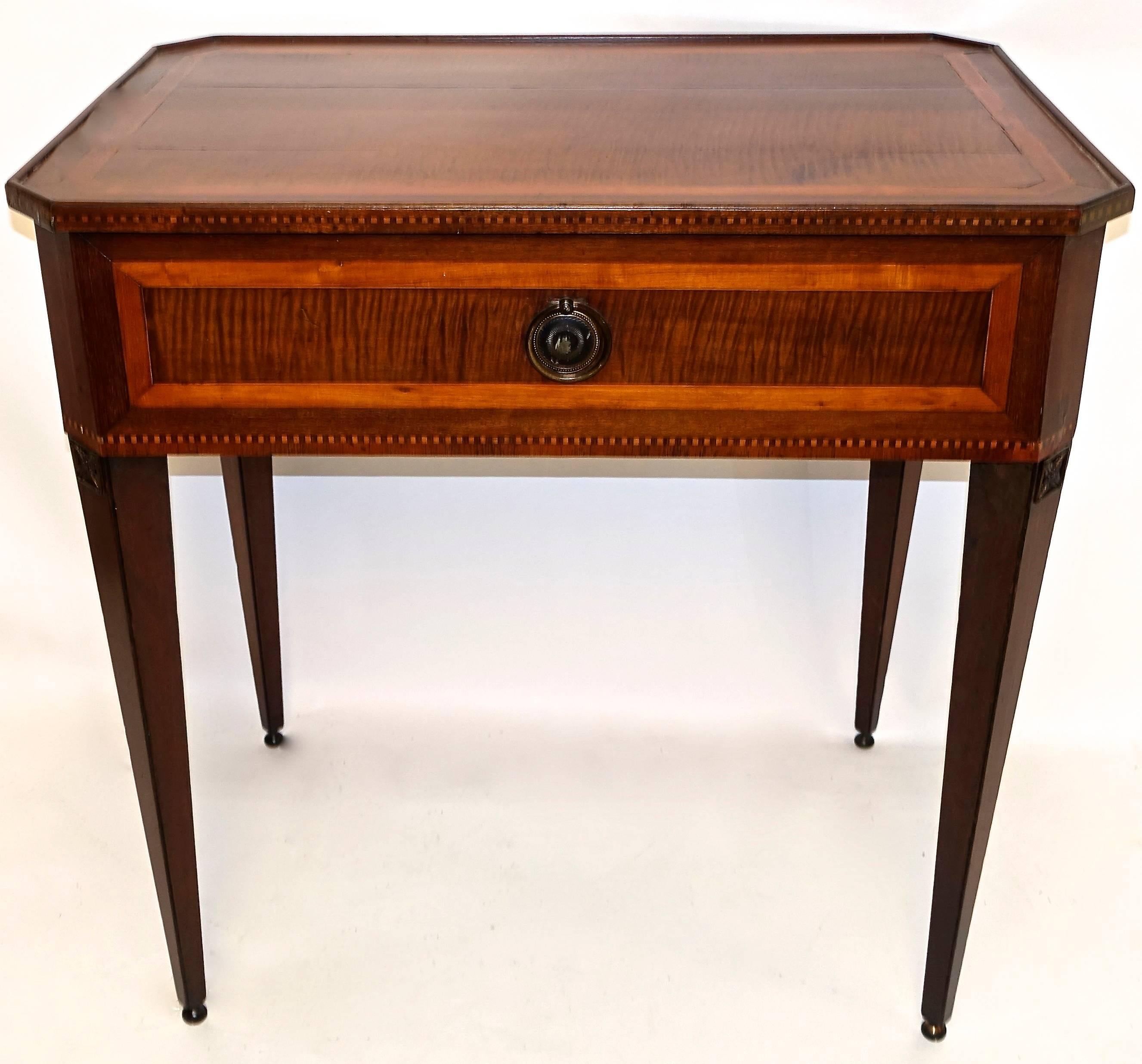 Early 19th Century Neoclassical Mahogany and Satinwood Inlay Tray Top Table Dutch, 19th Century For Sale