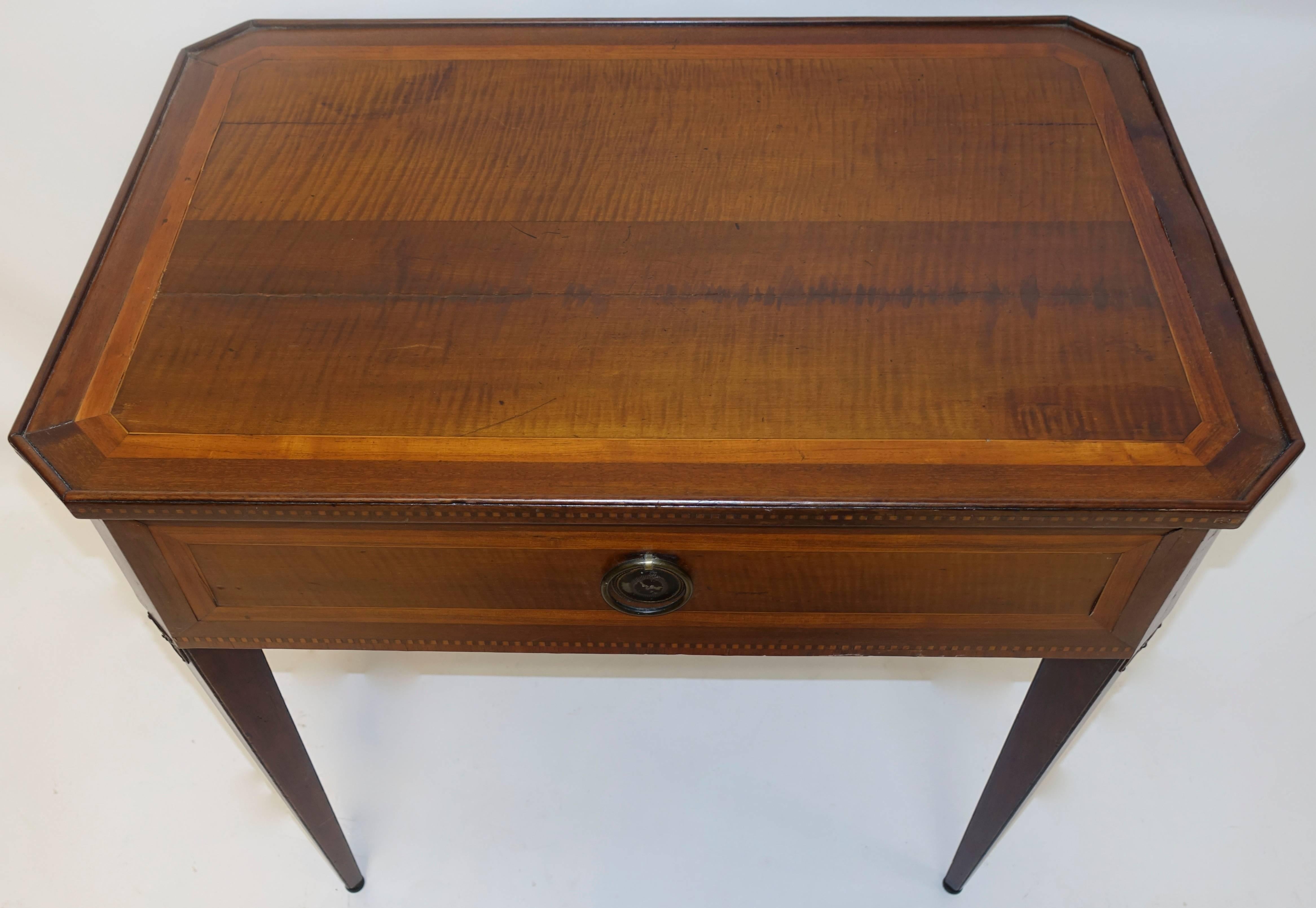 Neoclassical Mahogany and Satinwood Inlay Tray Top Table Dutch, 19th Century For Sale 1