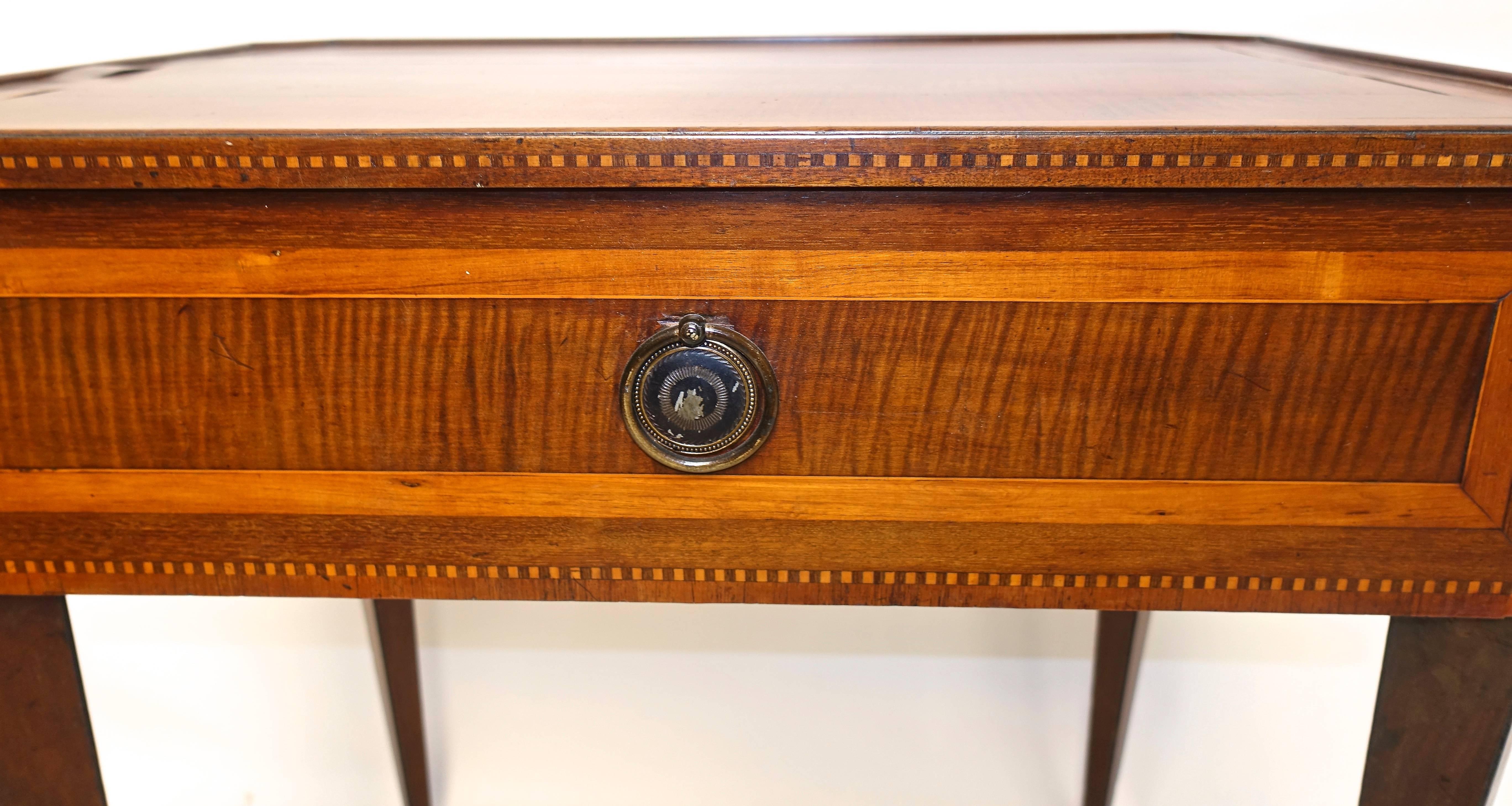 Neoclassical Mahogany and Satinwood Inlay Tray Top Table Dutch, 19th Century For Sale 3